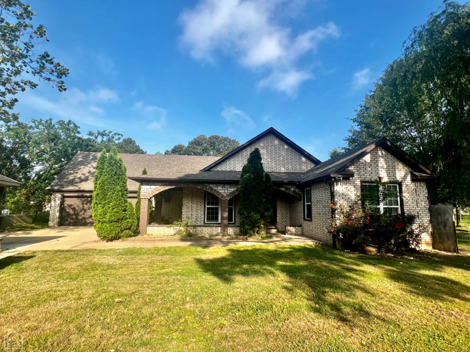 3220 Horseshoe Trails