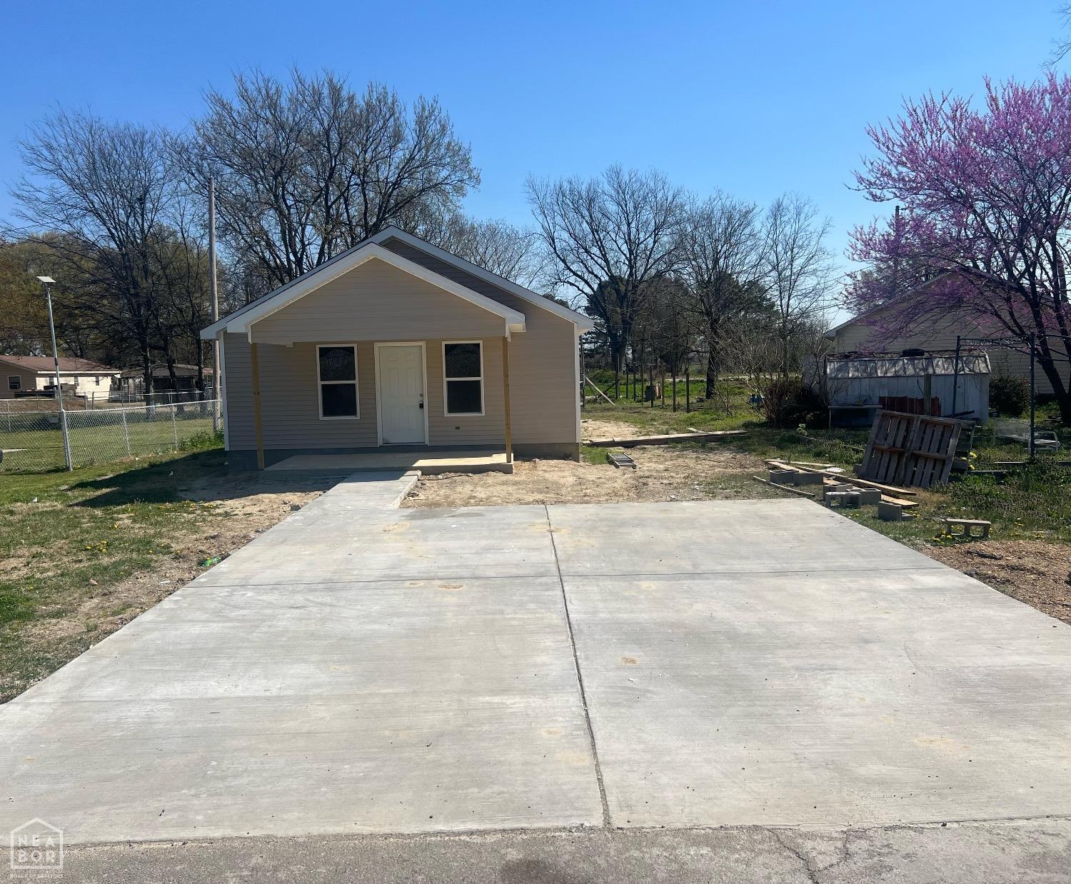 704 N Ozark St