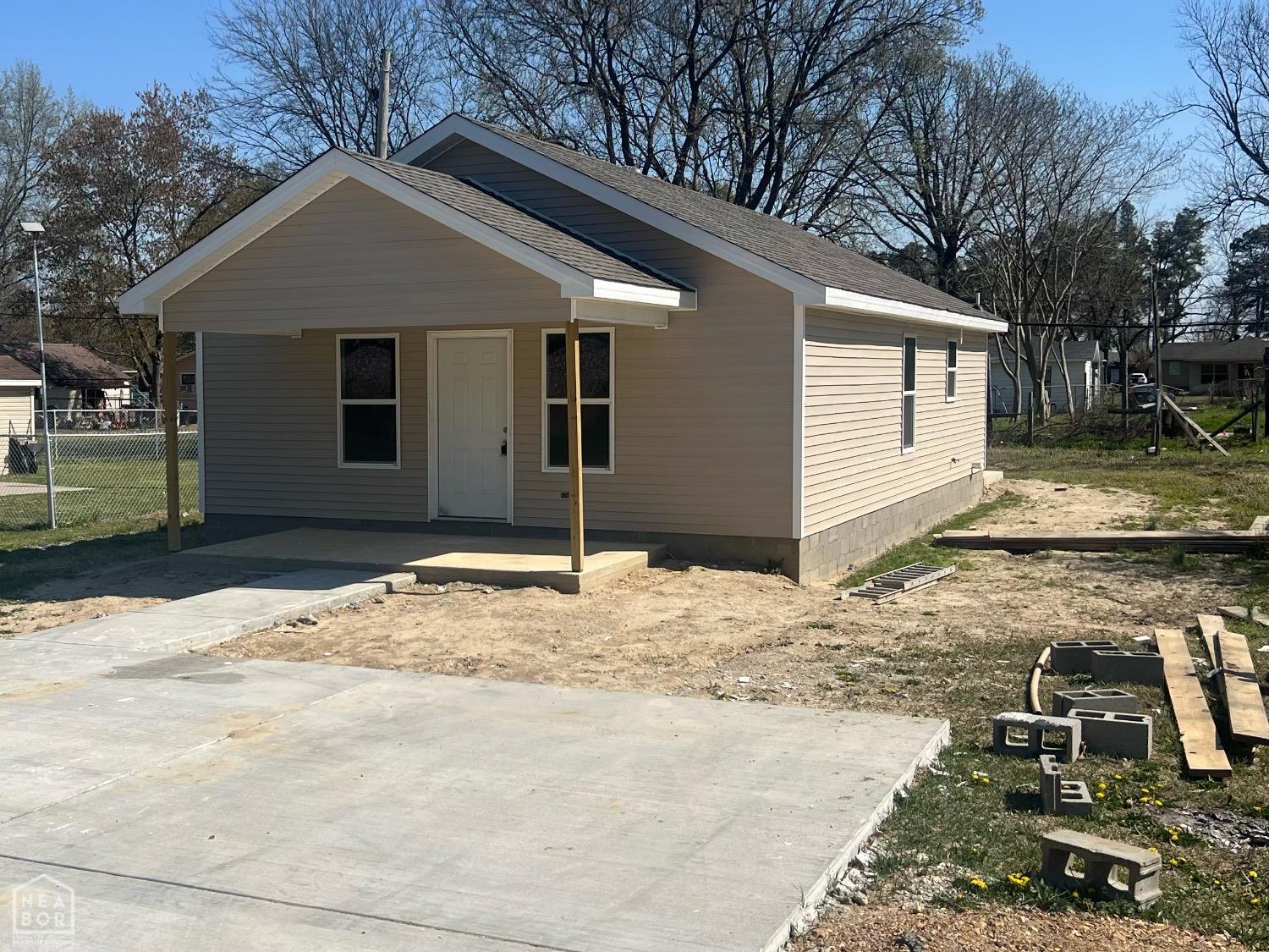 704 N Ozark St
