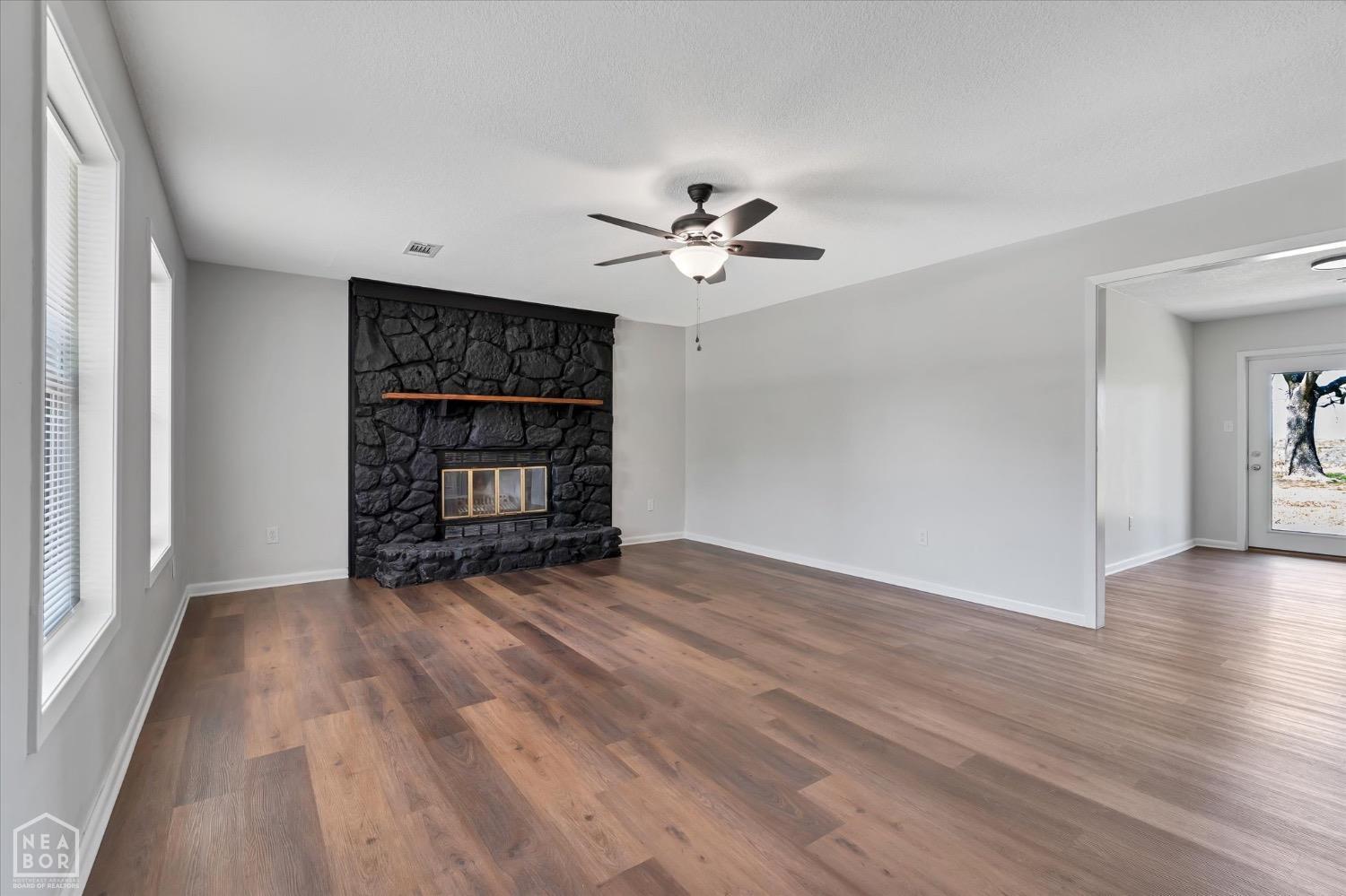 458 N Deborah