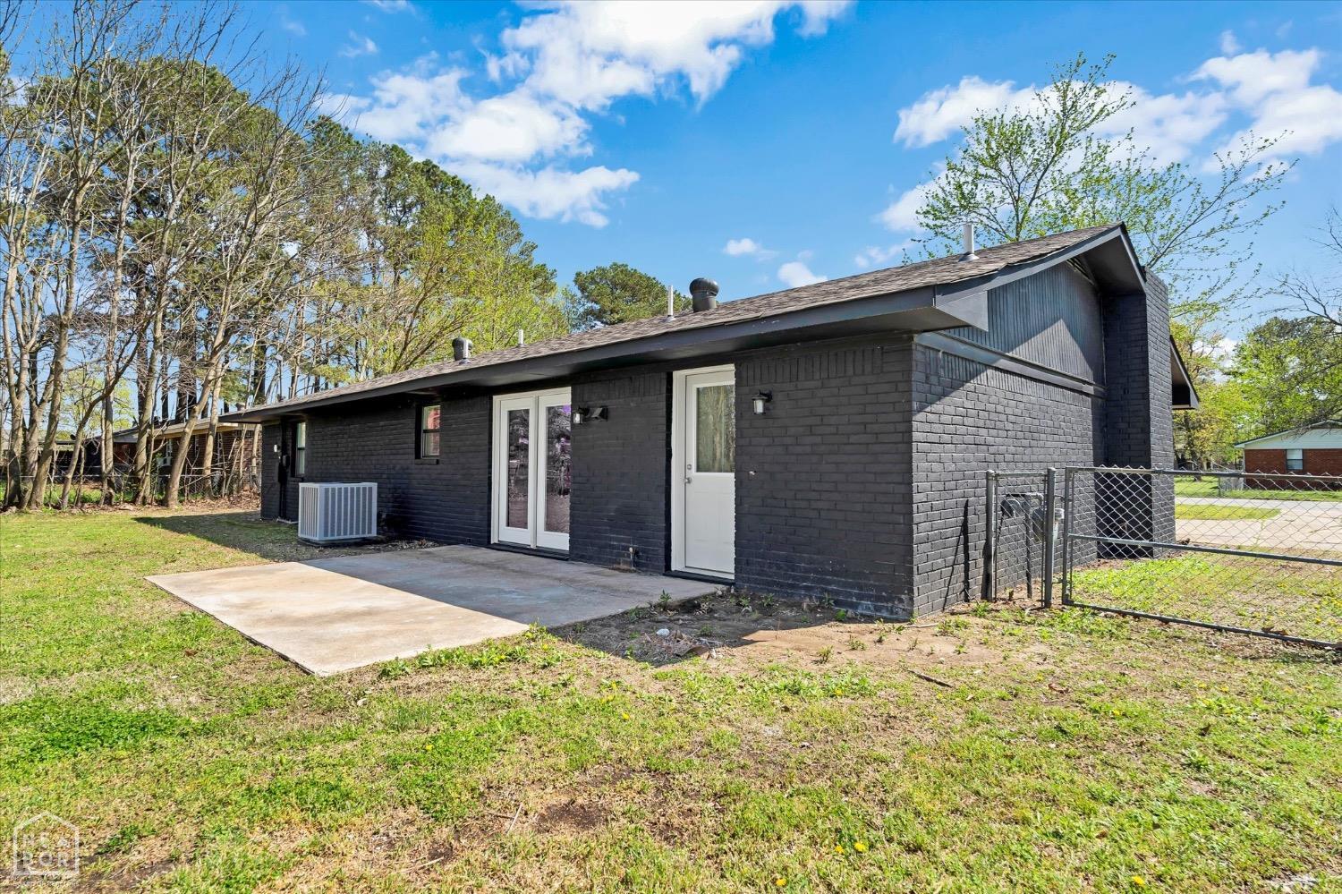 458 N Deborah