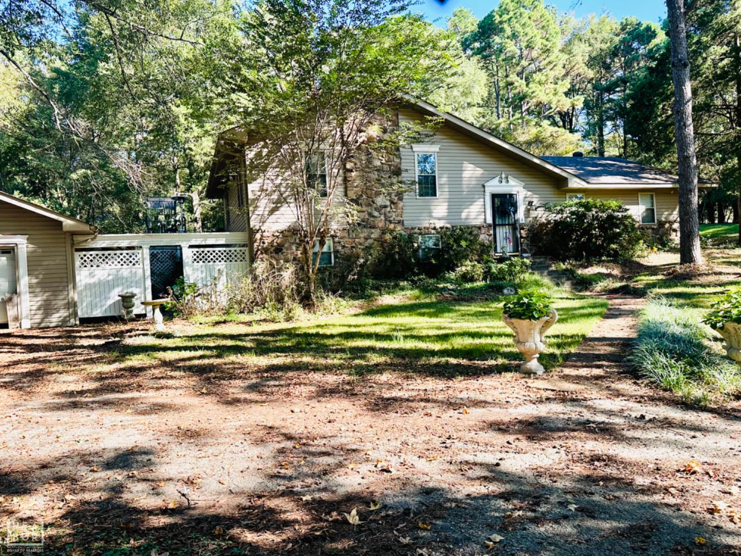 1304 Country Manor Lane