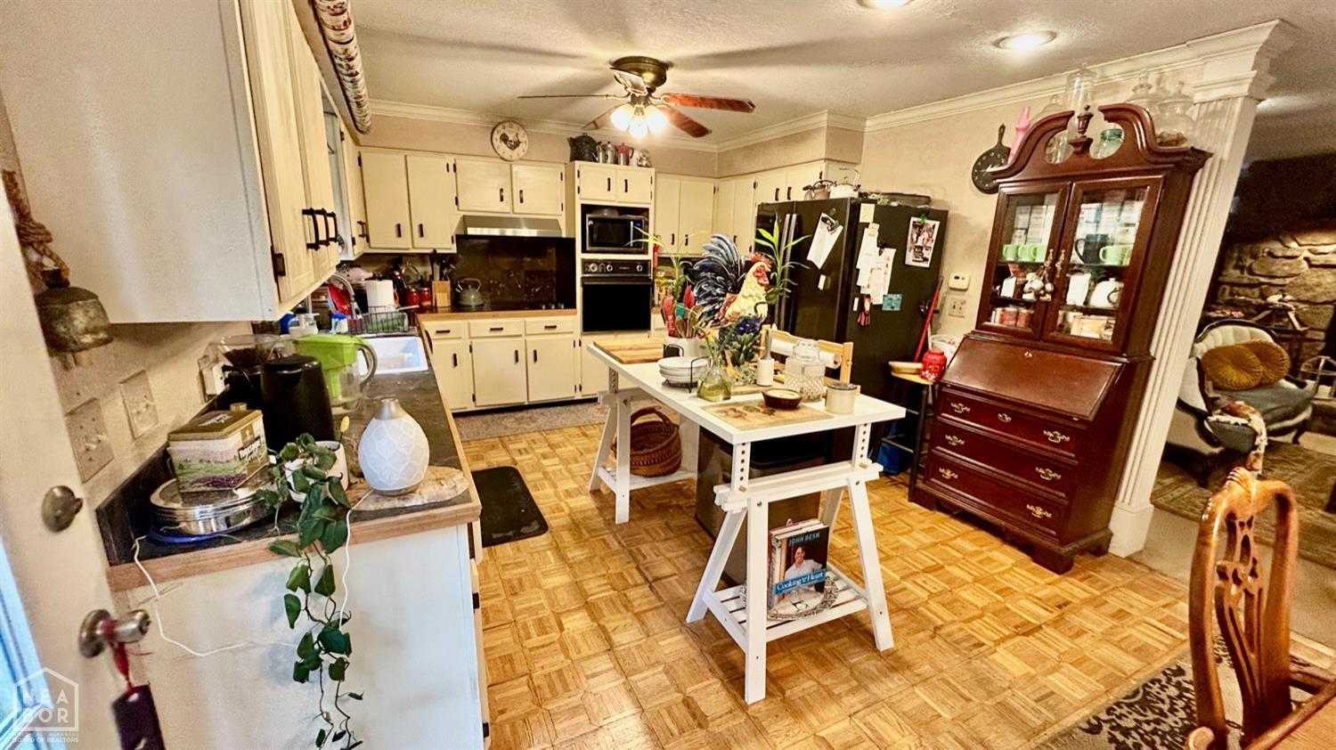 1304 Country Manor Lane