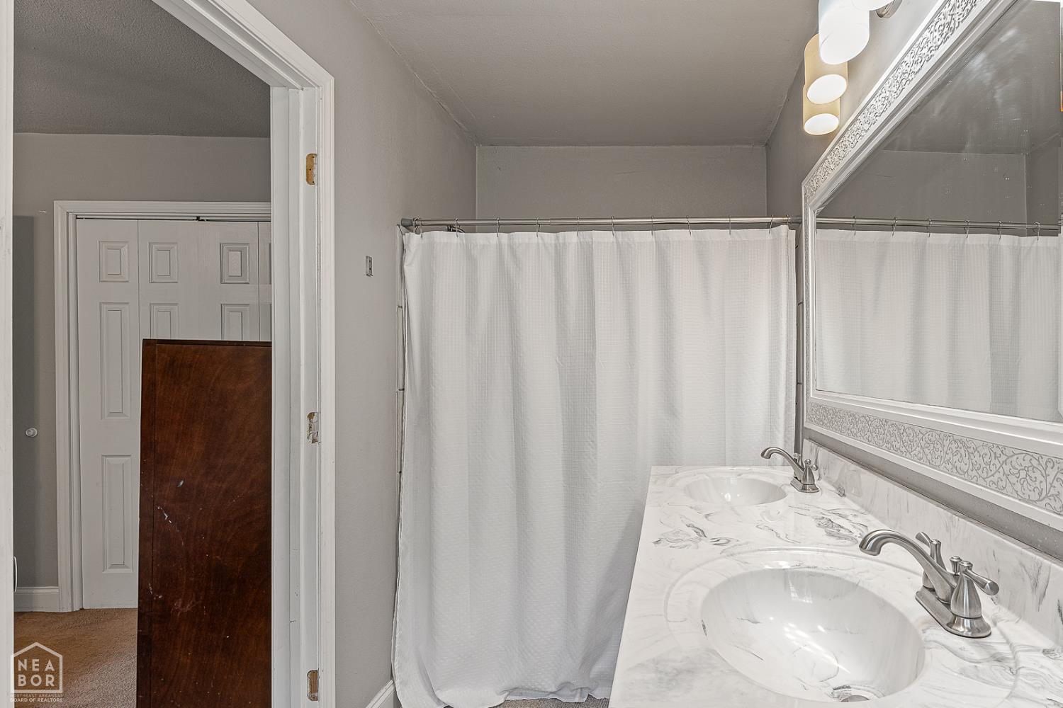 812 W Nettleton Avenue