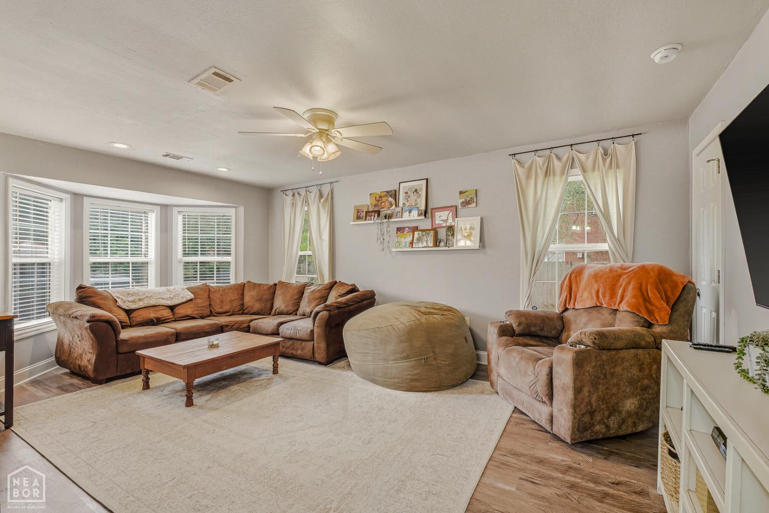 812 W Nettleton Avenue