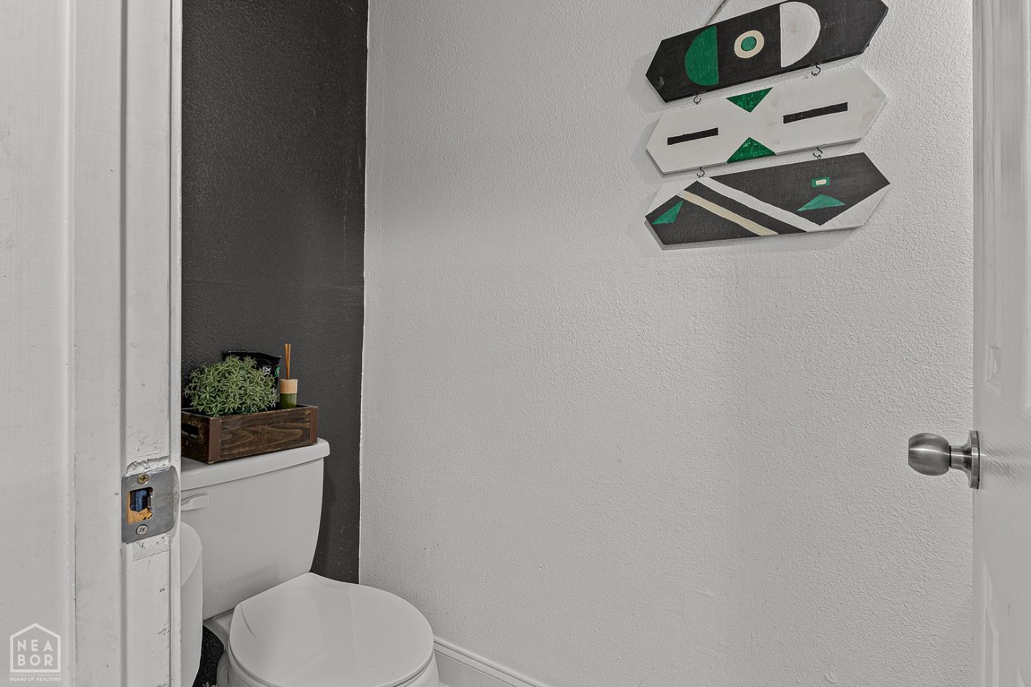 812 W Nettleton Avenue