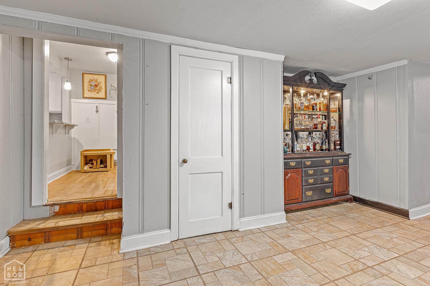 812 W Nettleton Avenue