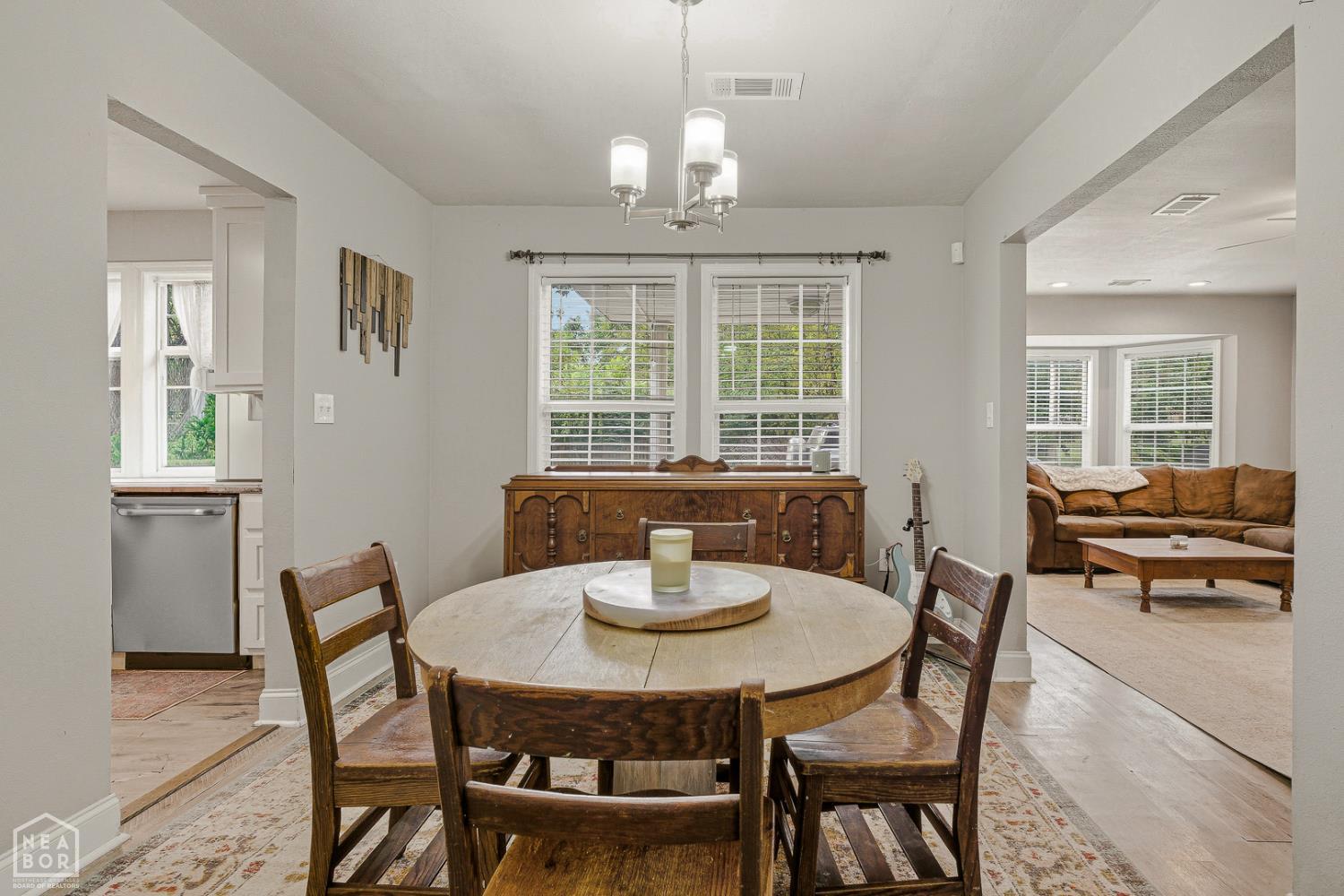 812 W Nettleton Avenue