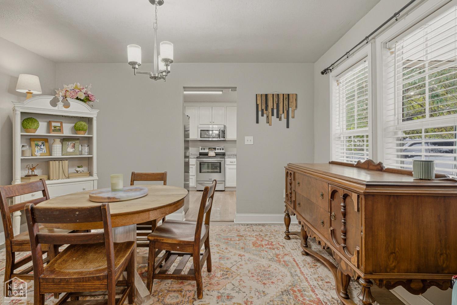 812 W Nettleton Avenue