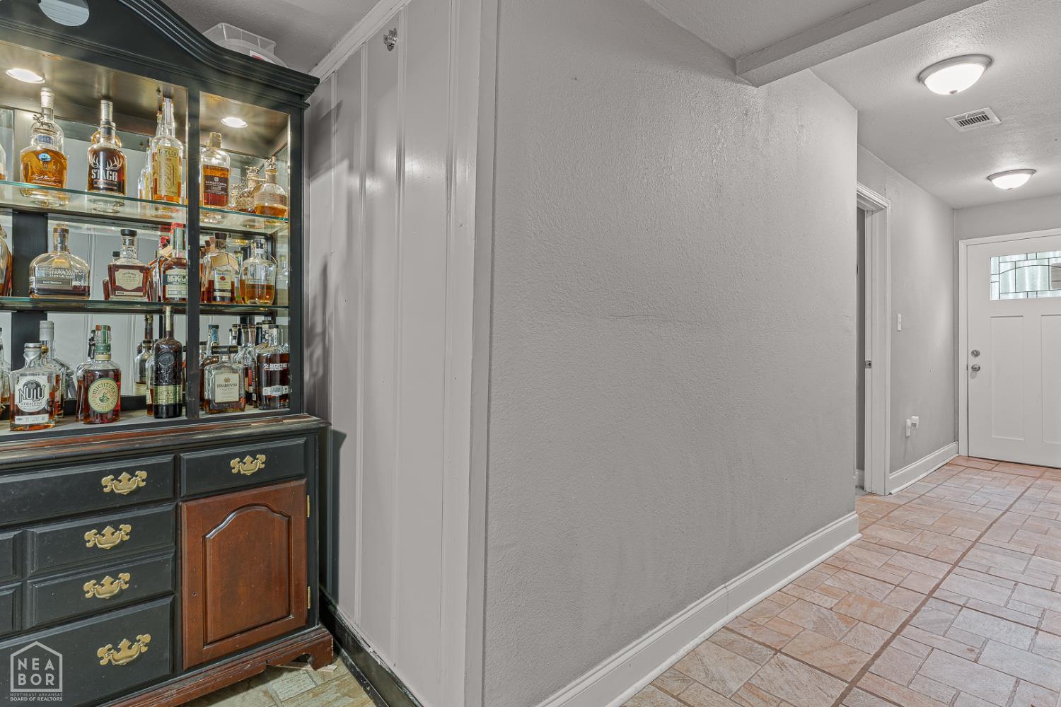 812 W Nettleton Avenue