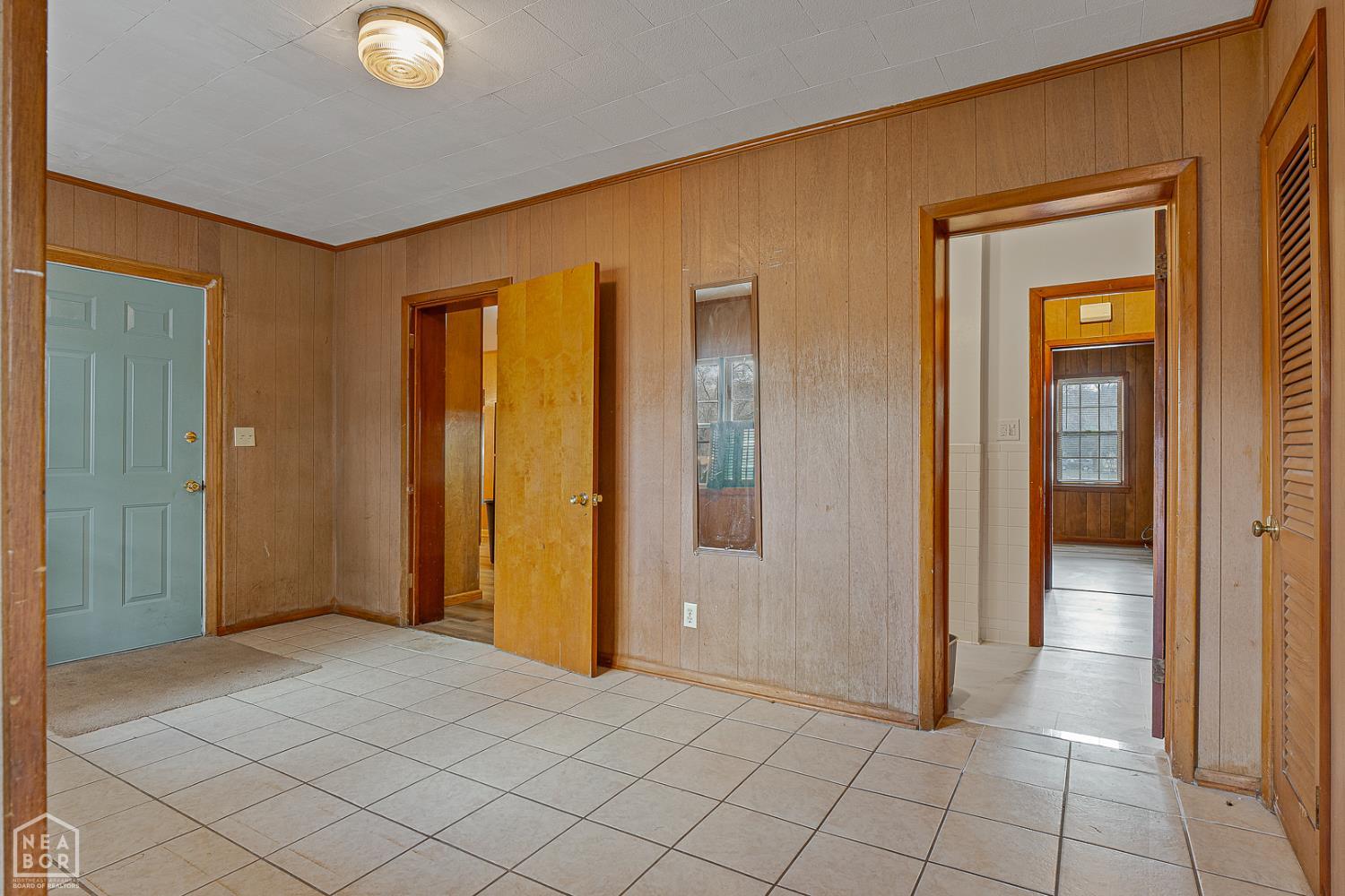 1600 W Nettleton Avenue W