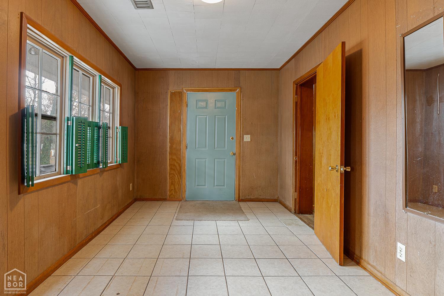 1600 W Nettleton Avenue W