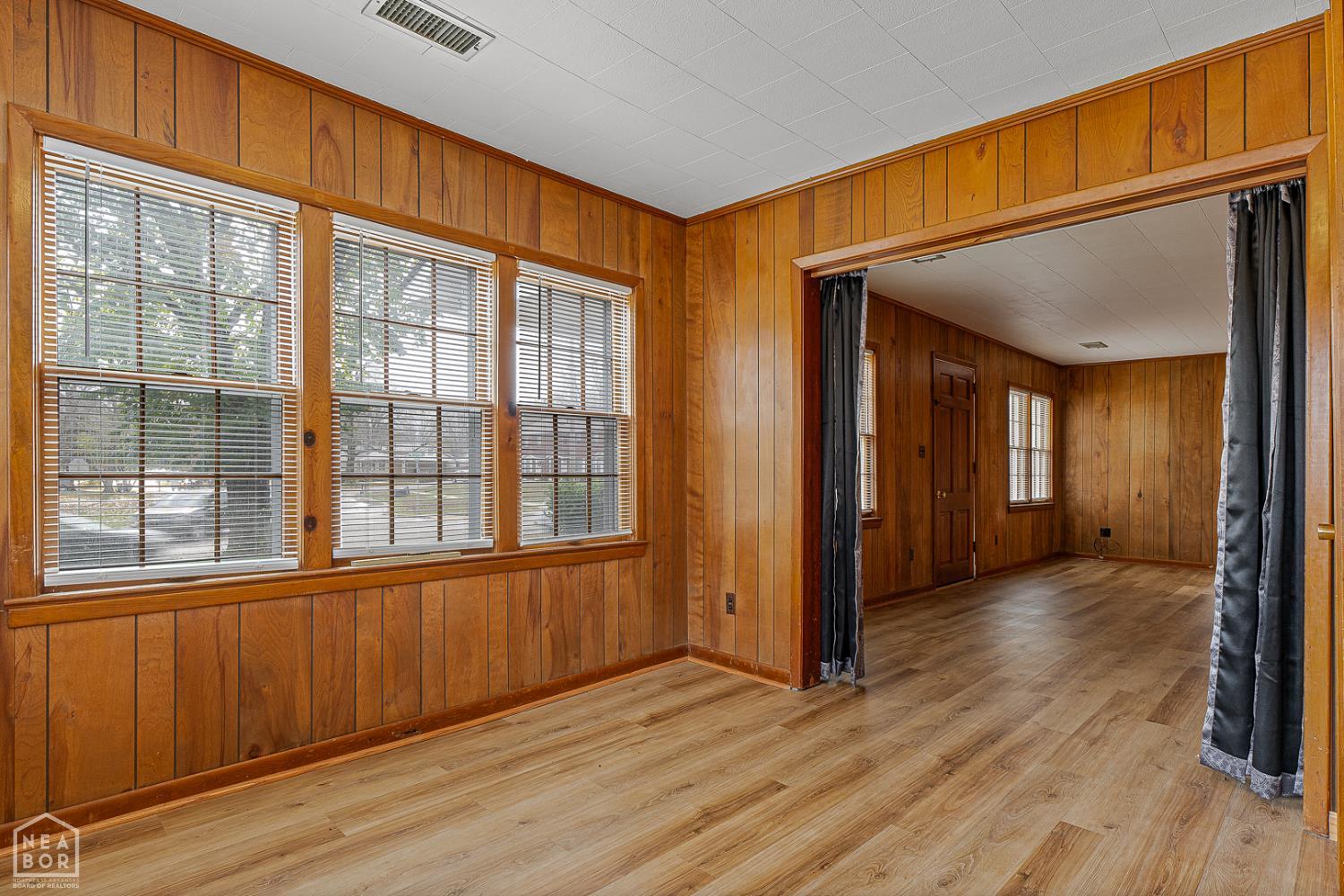 1600 W Nettleton Avenue W