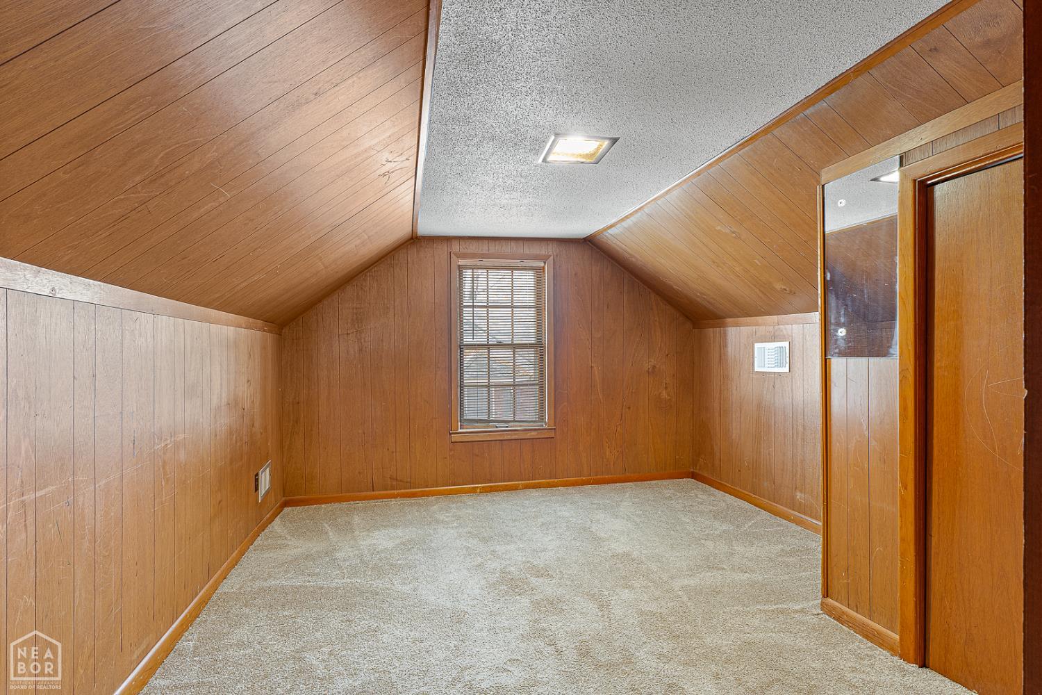 1600 W Nettleton Avenue W