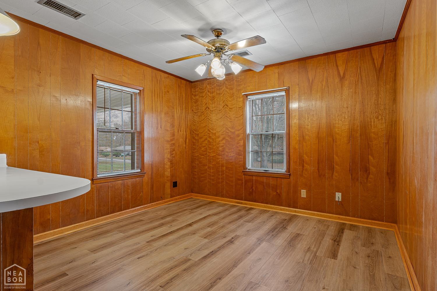 1600 W Nettleton Avenue W