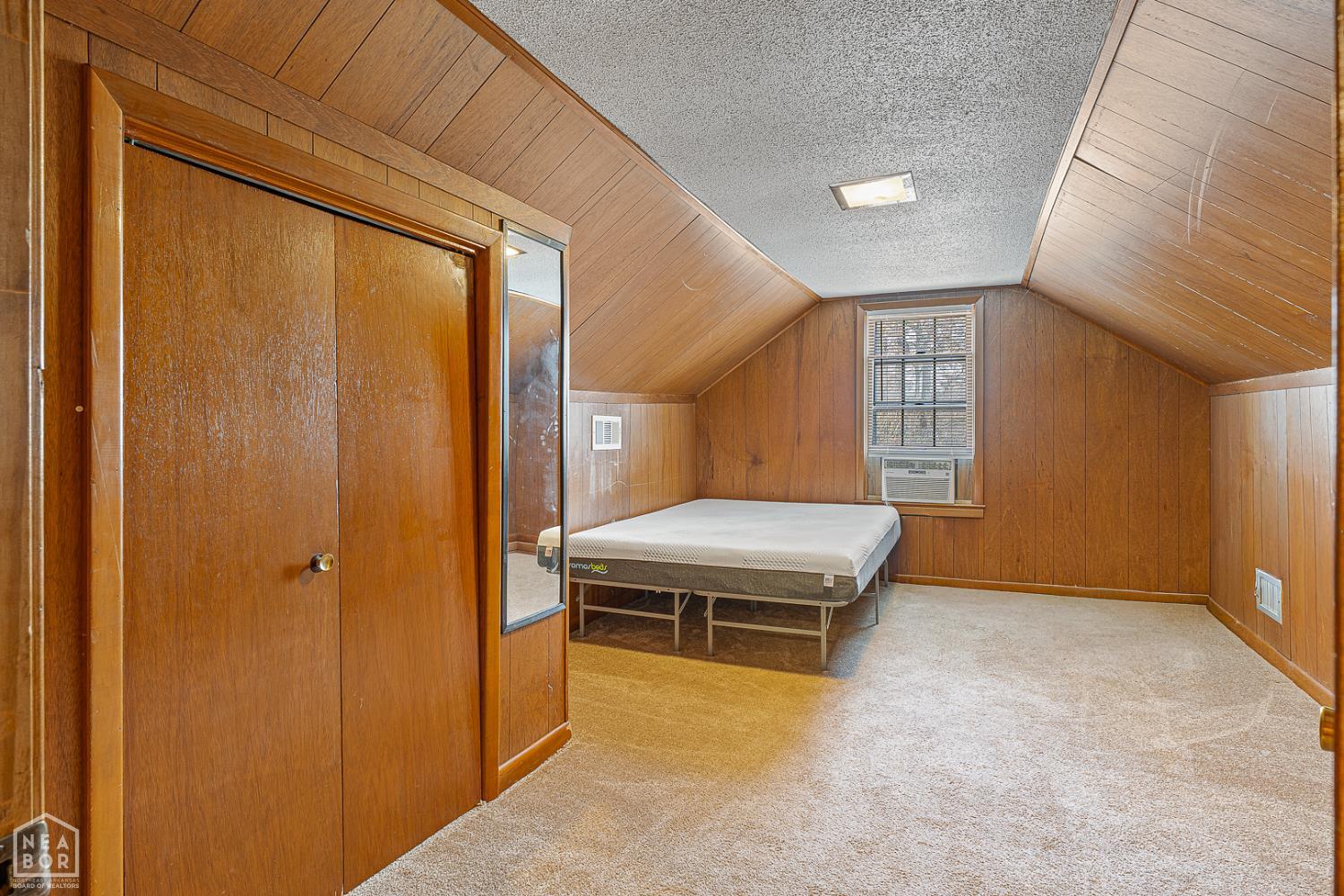 1600 W Nettleton Avenue W