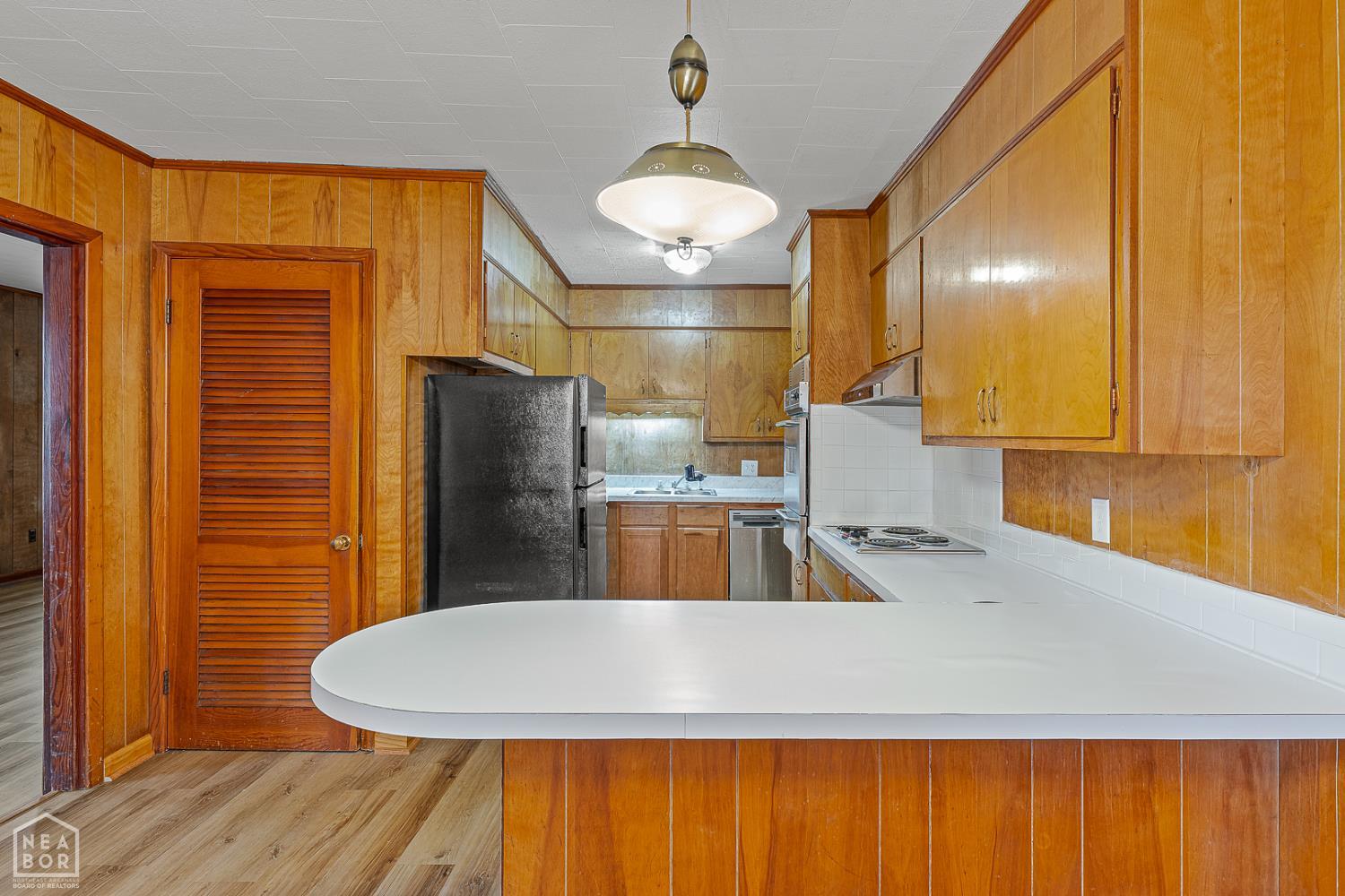 1600 W Nettleton Avenue W