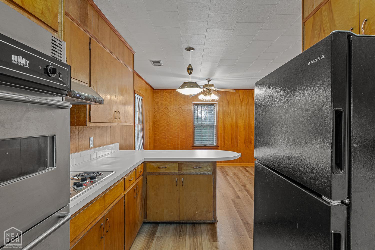 1600 W Nettleton Avenue W