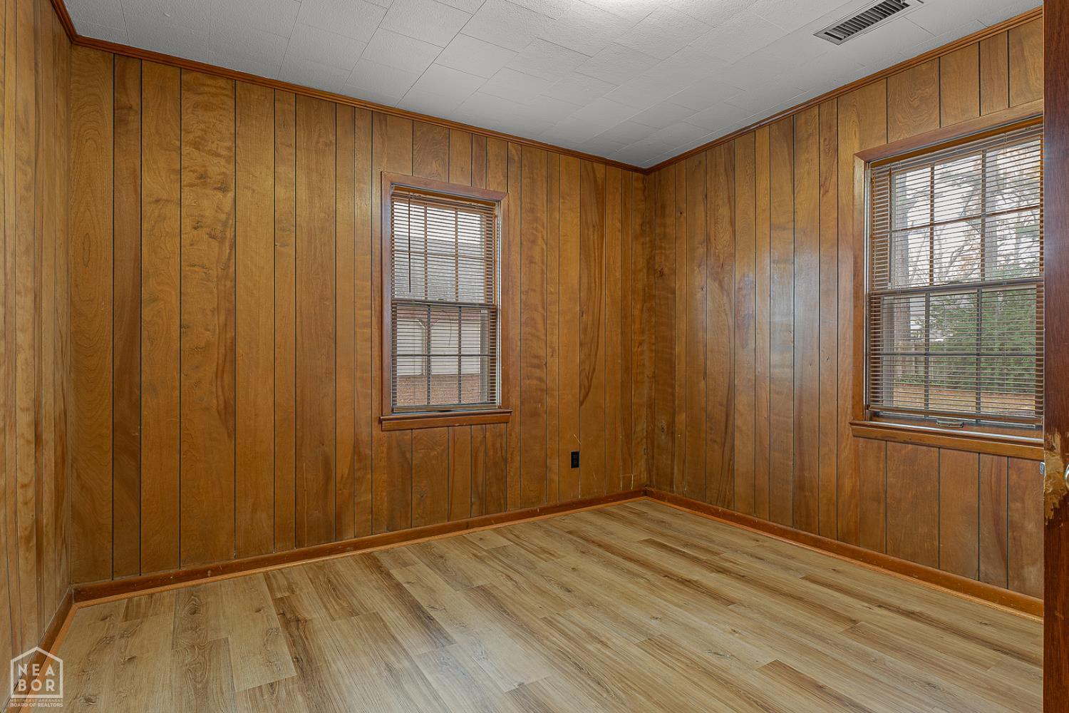 1600 W Nettleton Avenue W