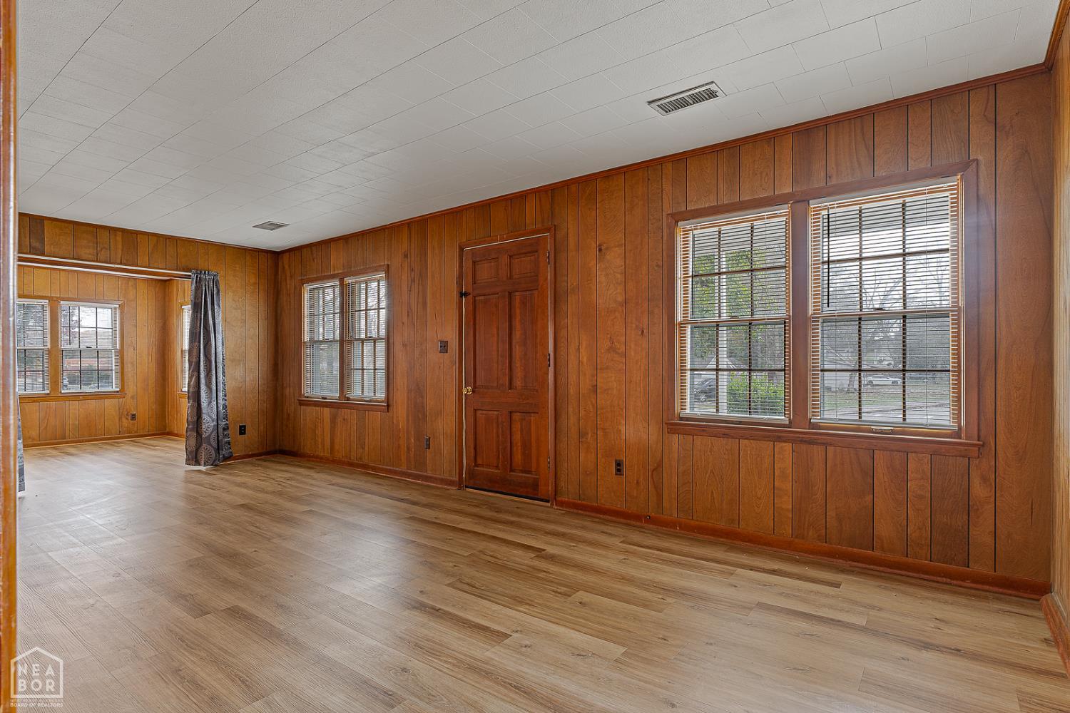 1600 W Nettleton Avenue W