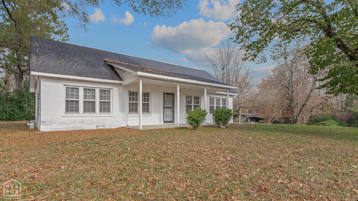 1600 W Nettleton Avenue W