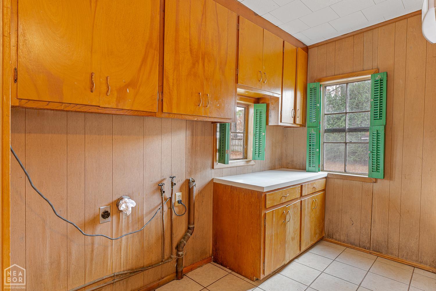 1600 W Nettleton Avenue W