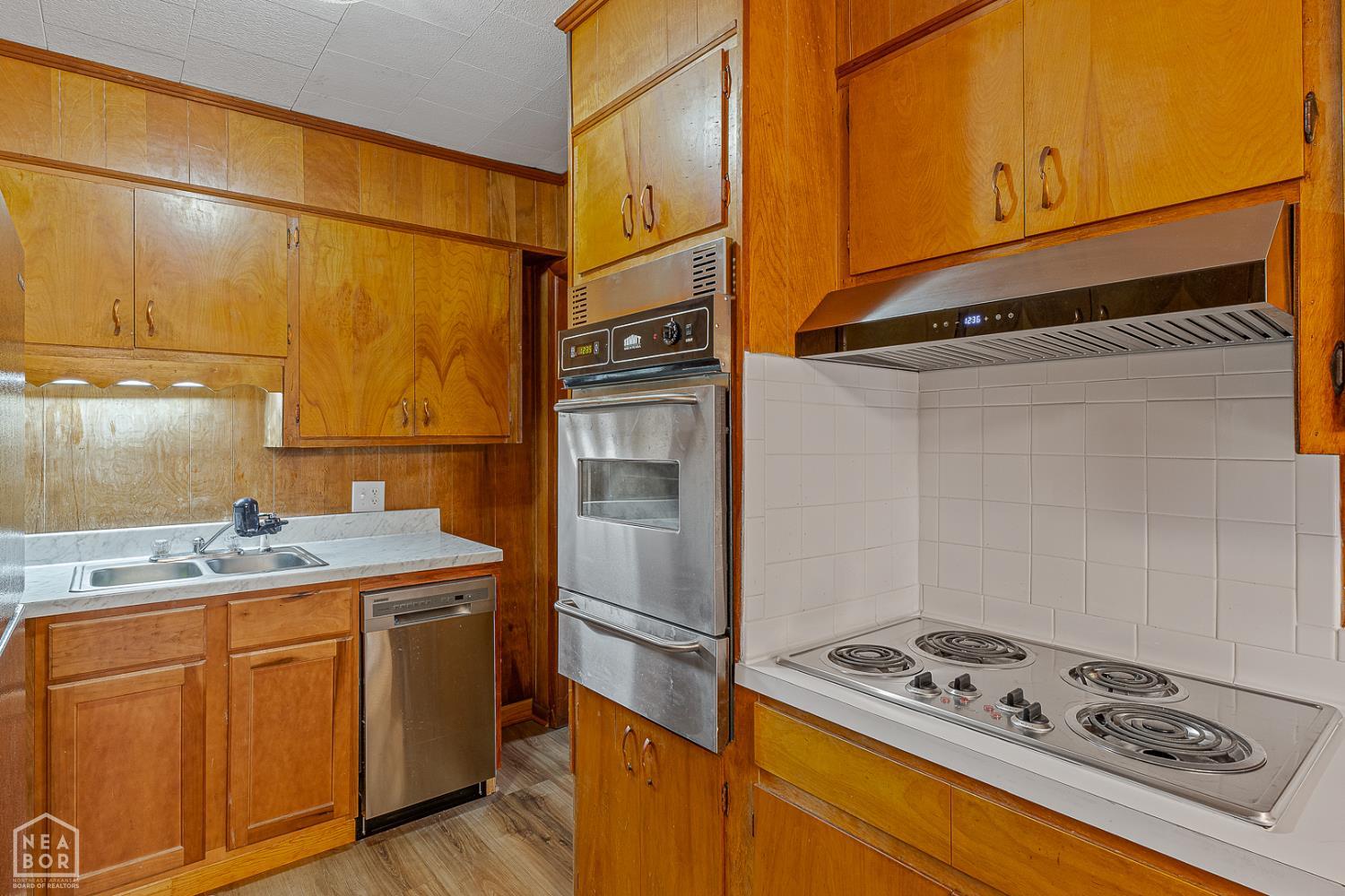 1600 W Nettleton Avenue W