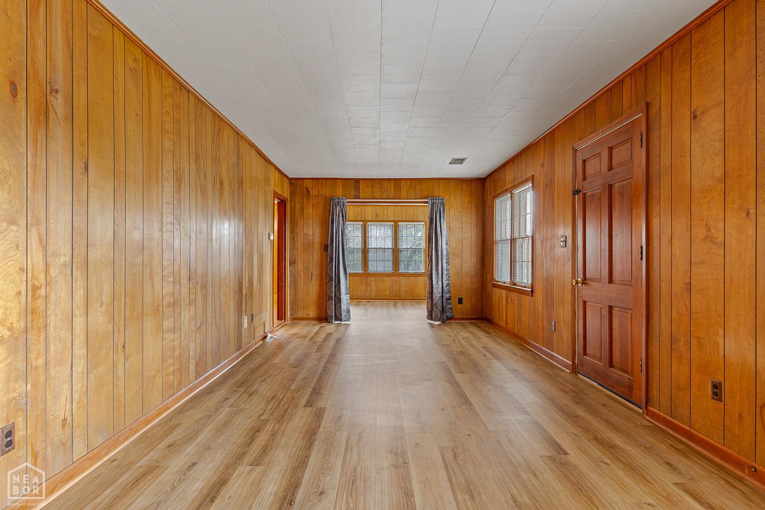 1600 W Nettleton Avenue W