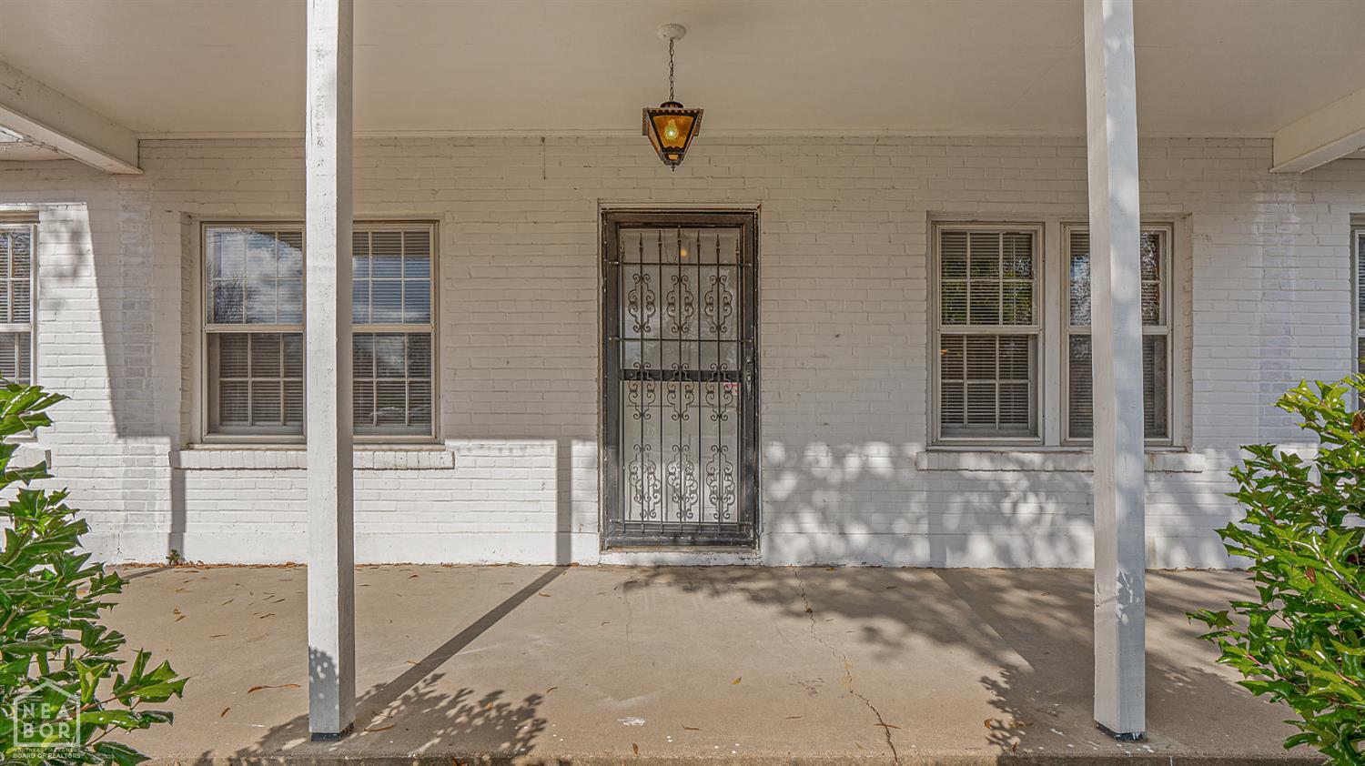 1600 W Nettleton Avenue W