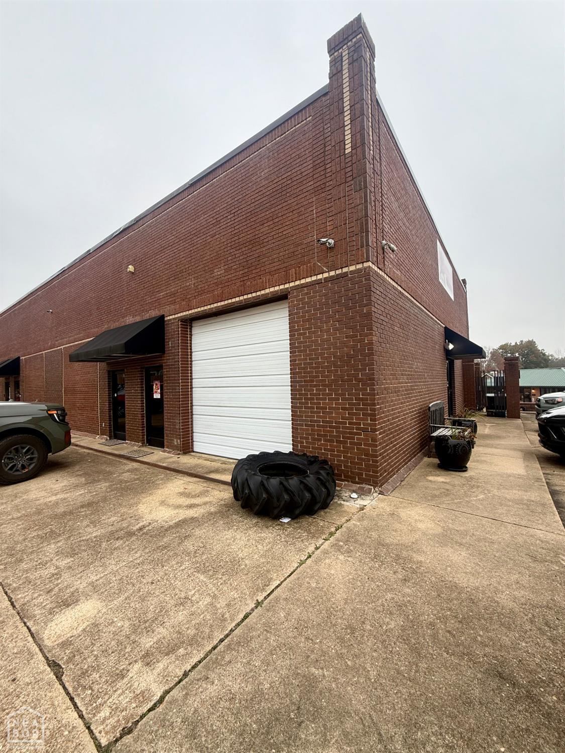 2600 S Madison Street S