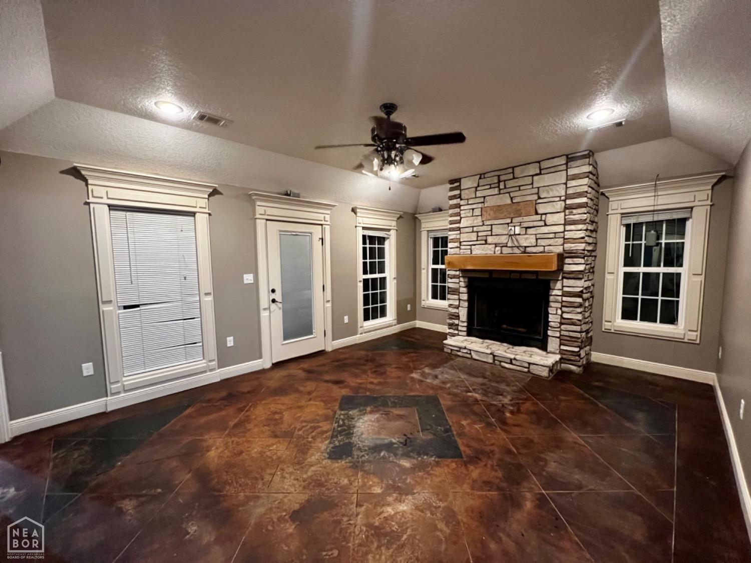 3220 Horseshoe Trails