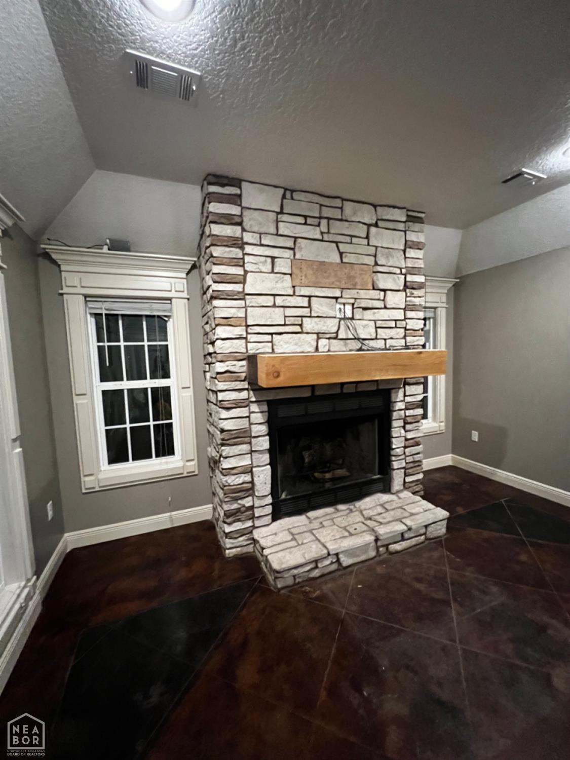 3220 Horseshoe Trails