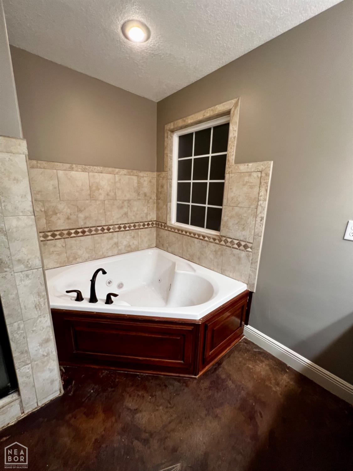 3220 Horseshoe Trails