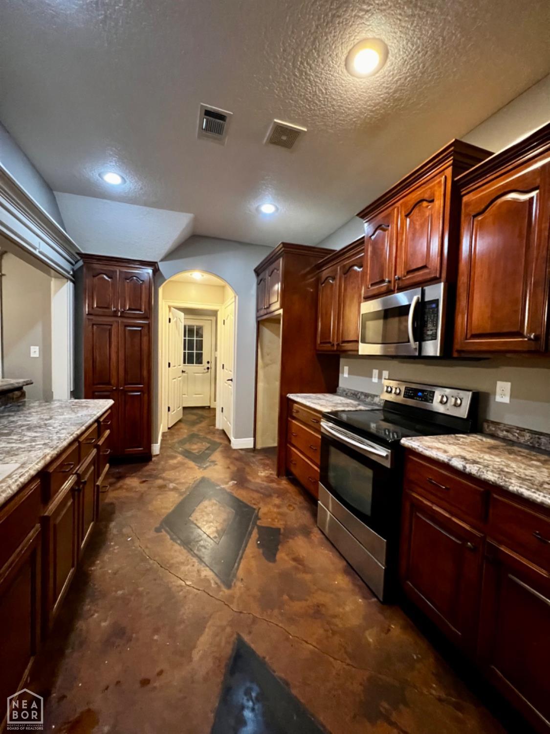 3220 Horseshoe Trails