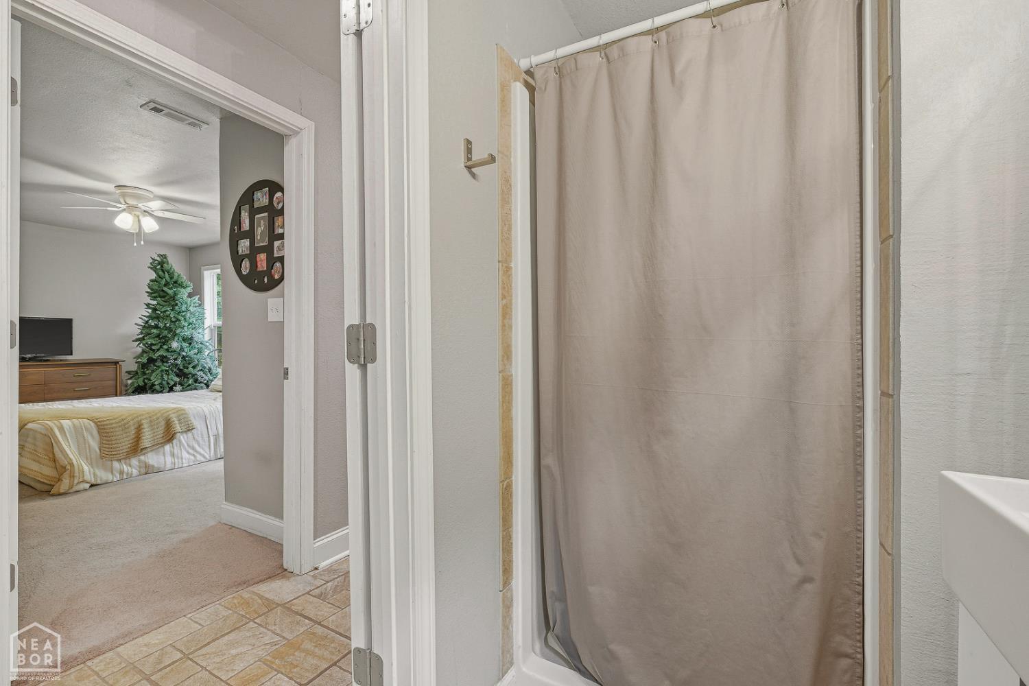 812 W Nettleton Avenue