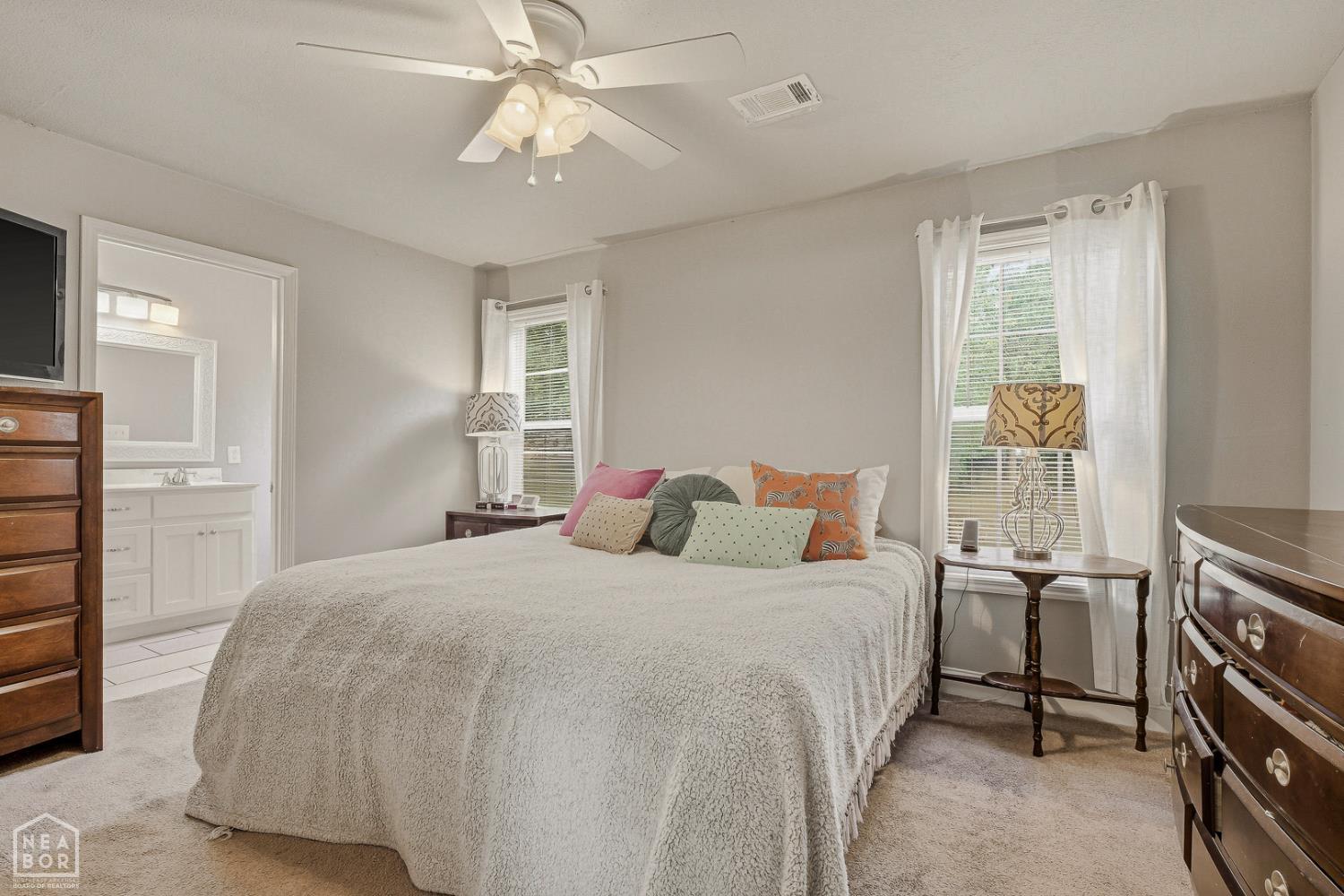 812 W Nettleton Avenue