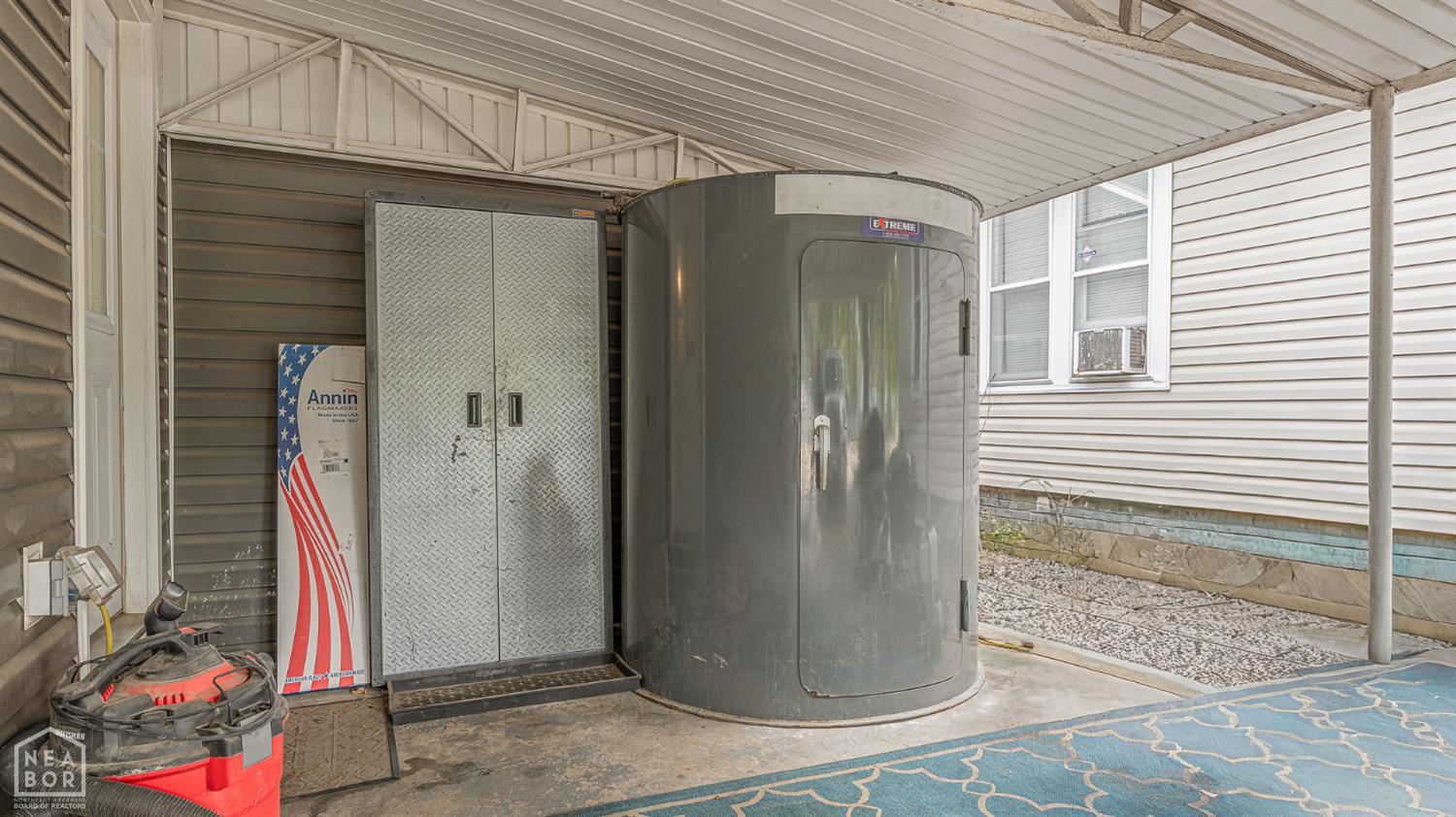 812 W Nettleton Avenue