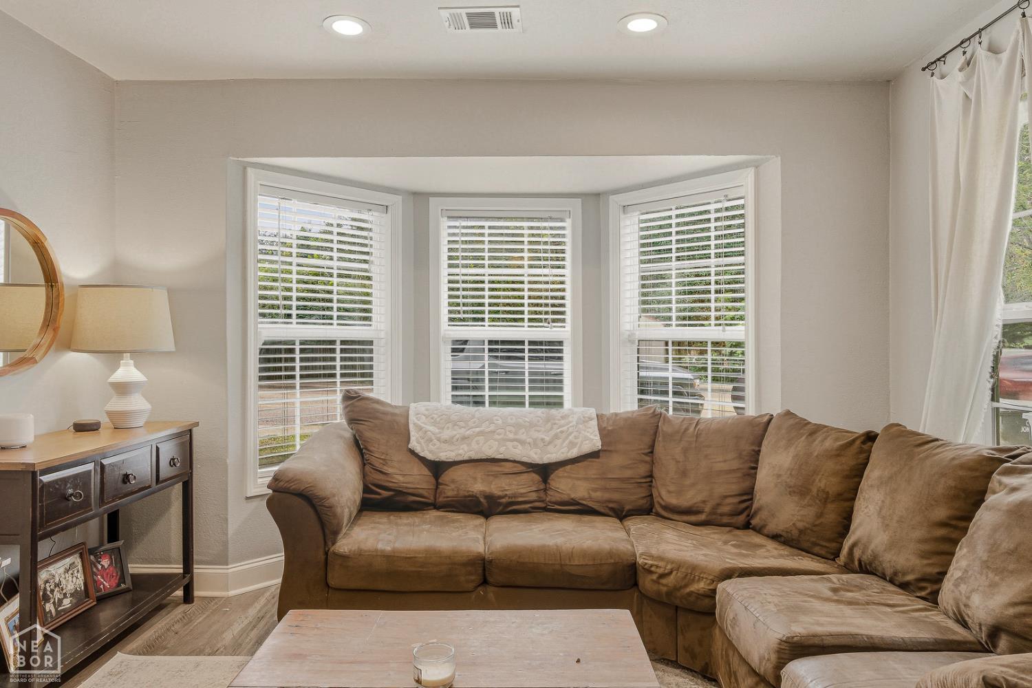 812 W Nettleton Avenue