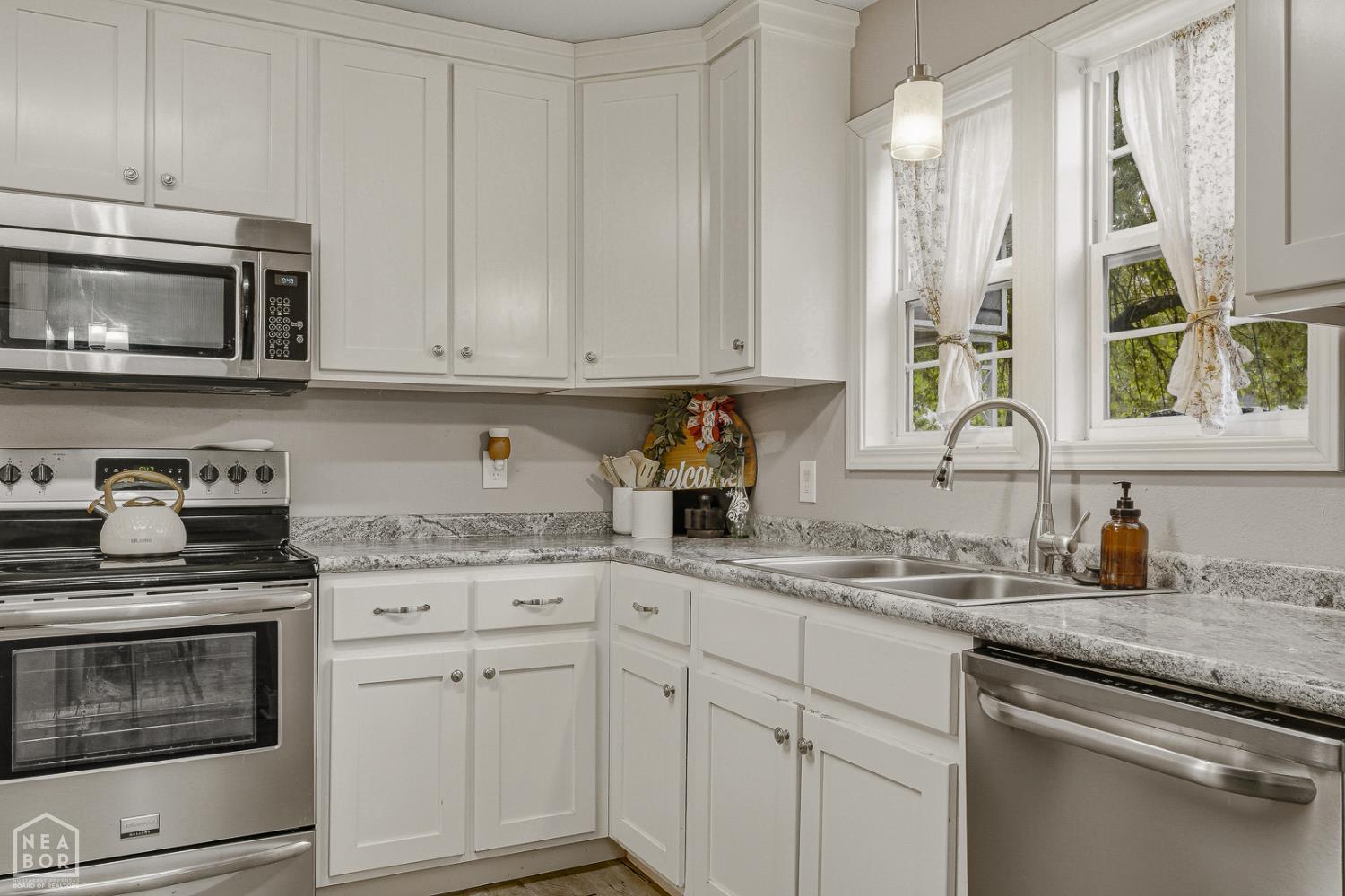 812 W Nettleton Avenue