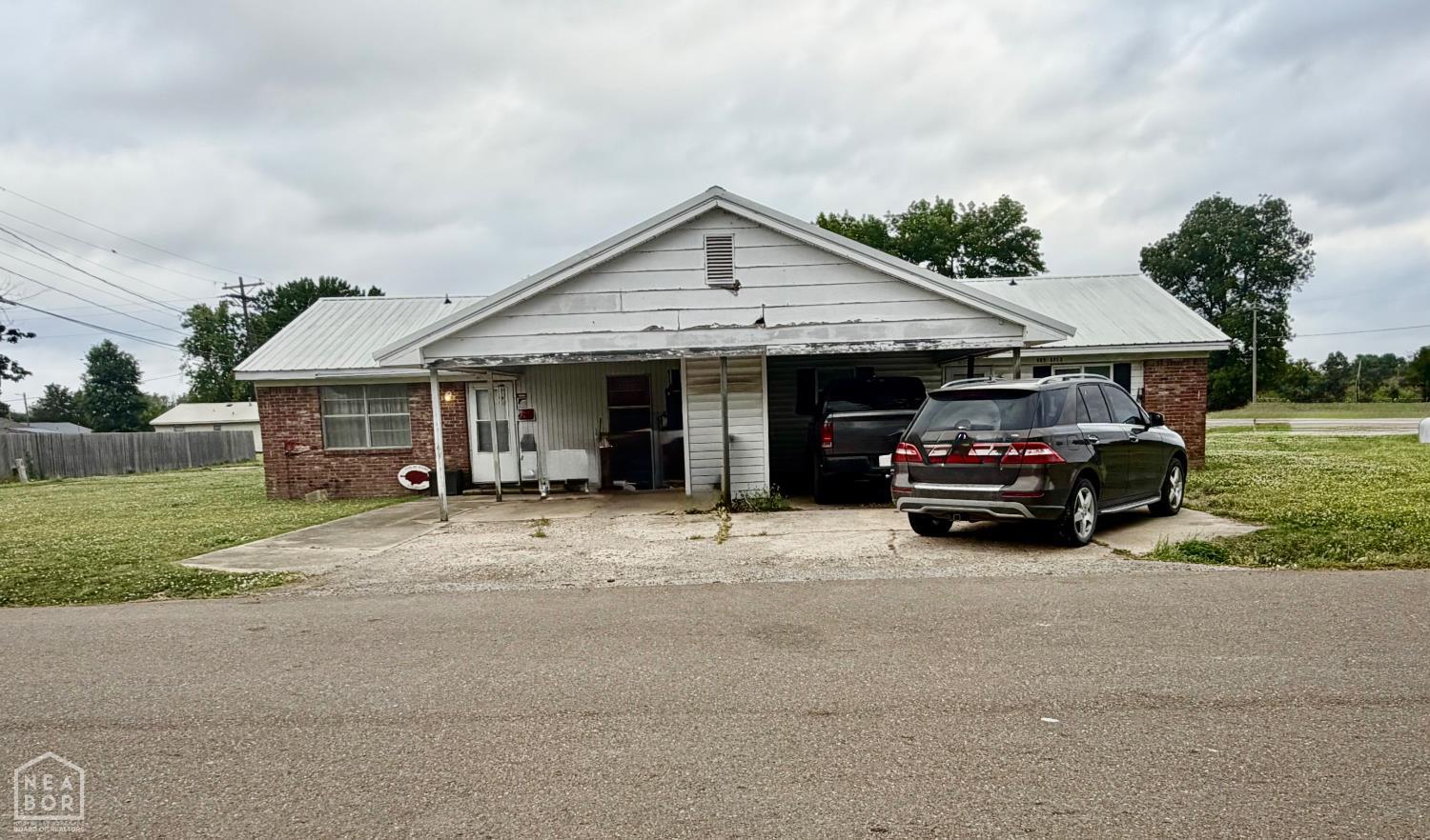 104 N Gosnell N