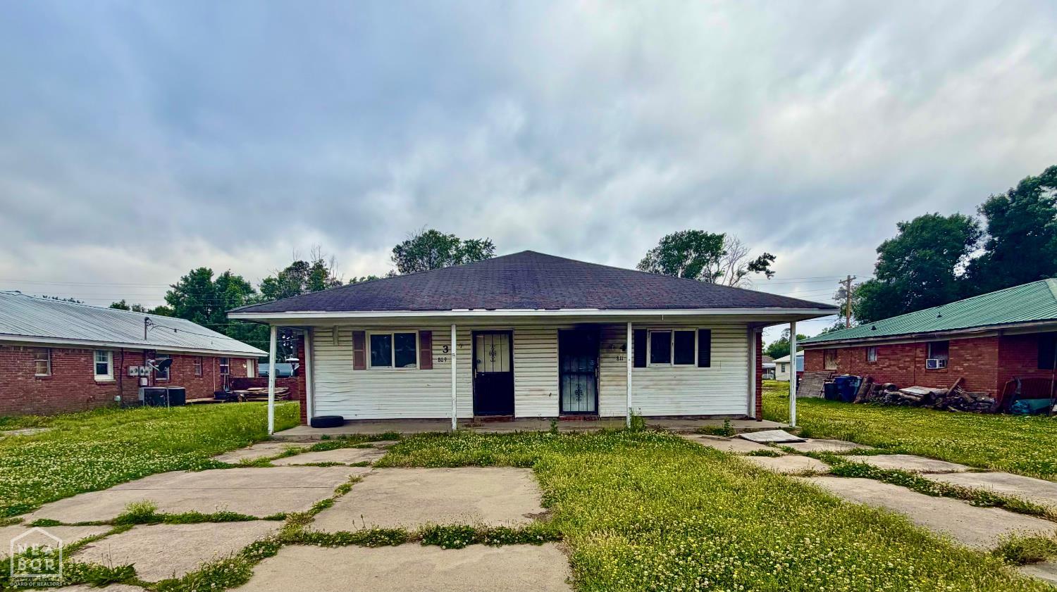 104 N Gosnell N