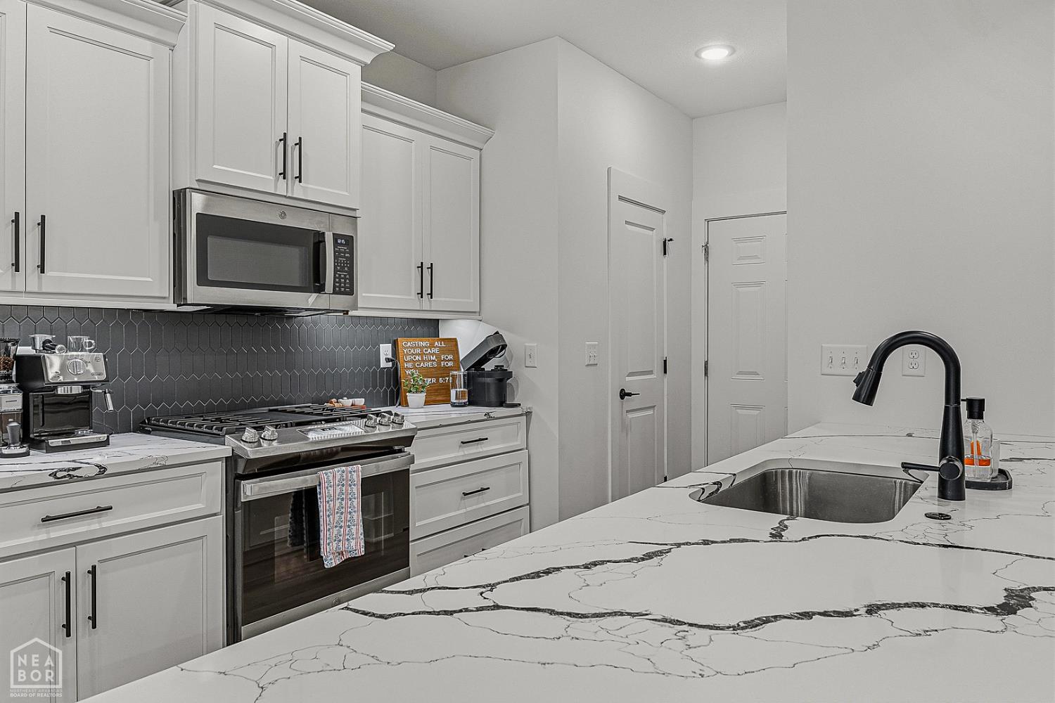 4308 Lynx Lane