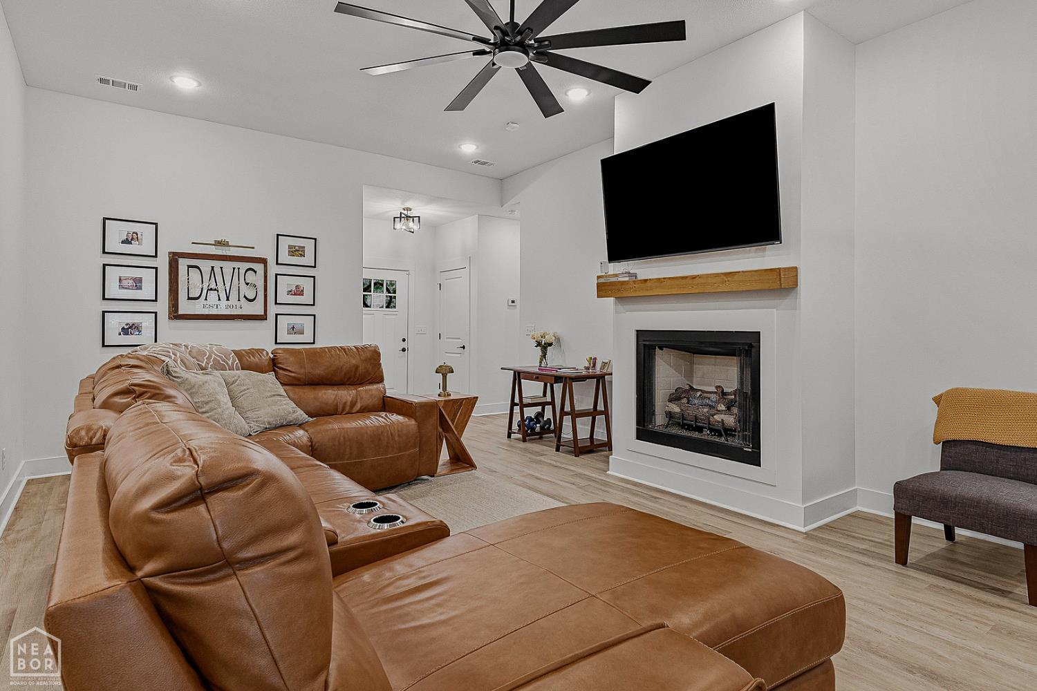 4308 Lynx Lane