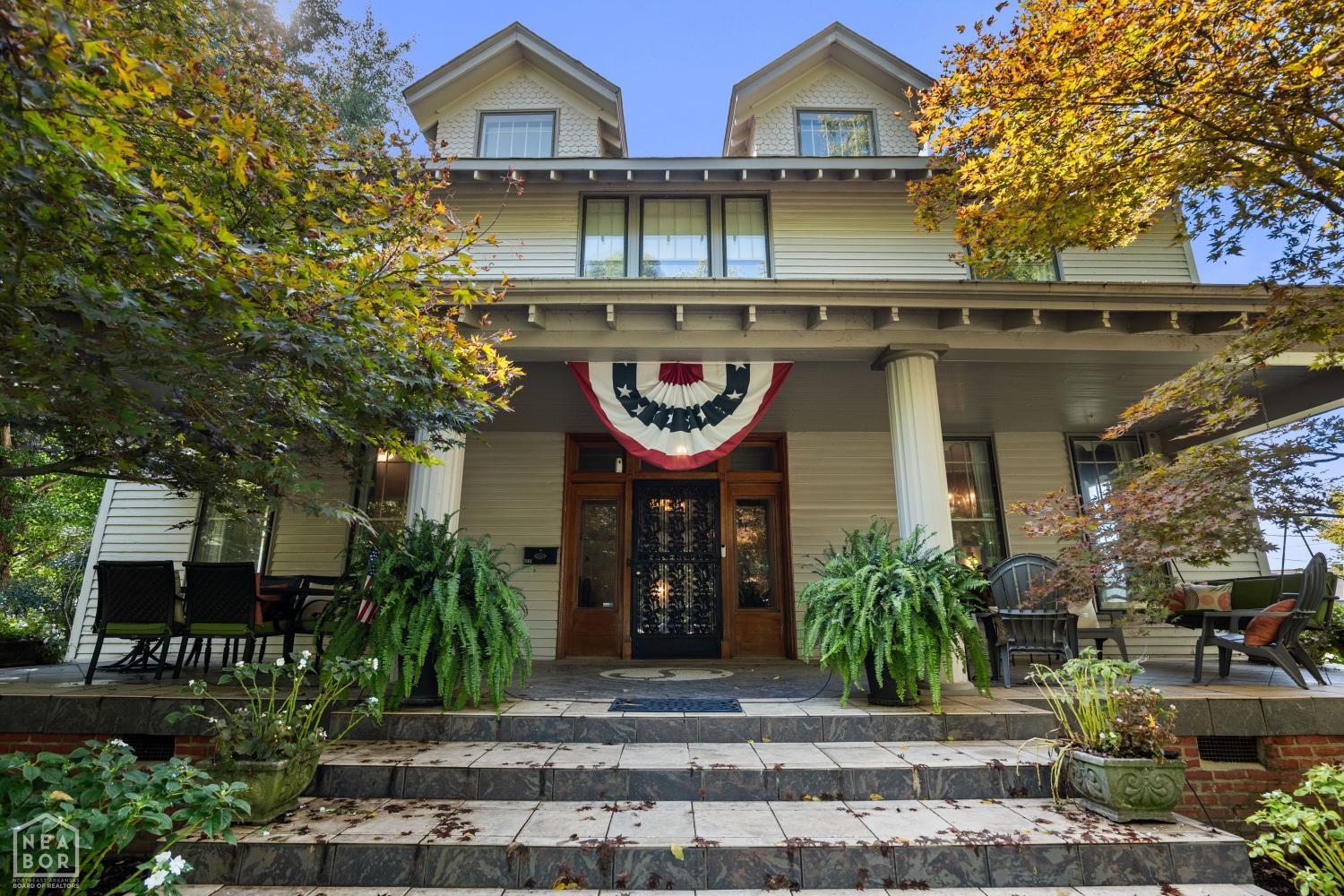 201 W Montgomery
