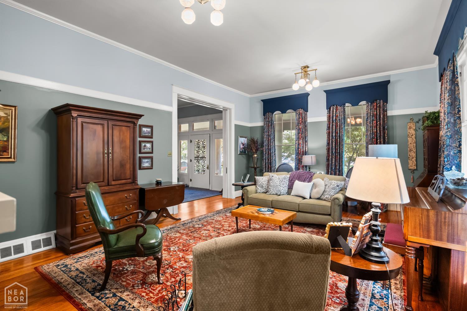 201 W Montgomery