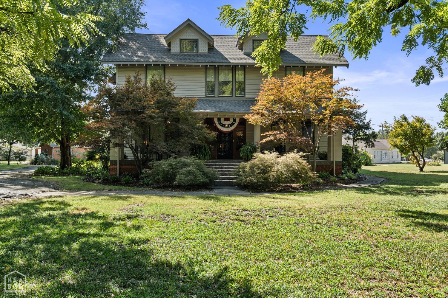 201 W Montgomery