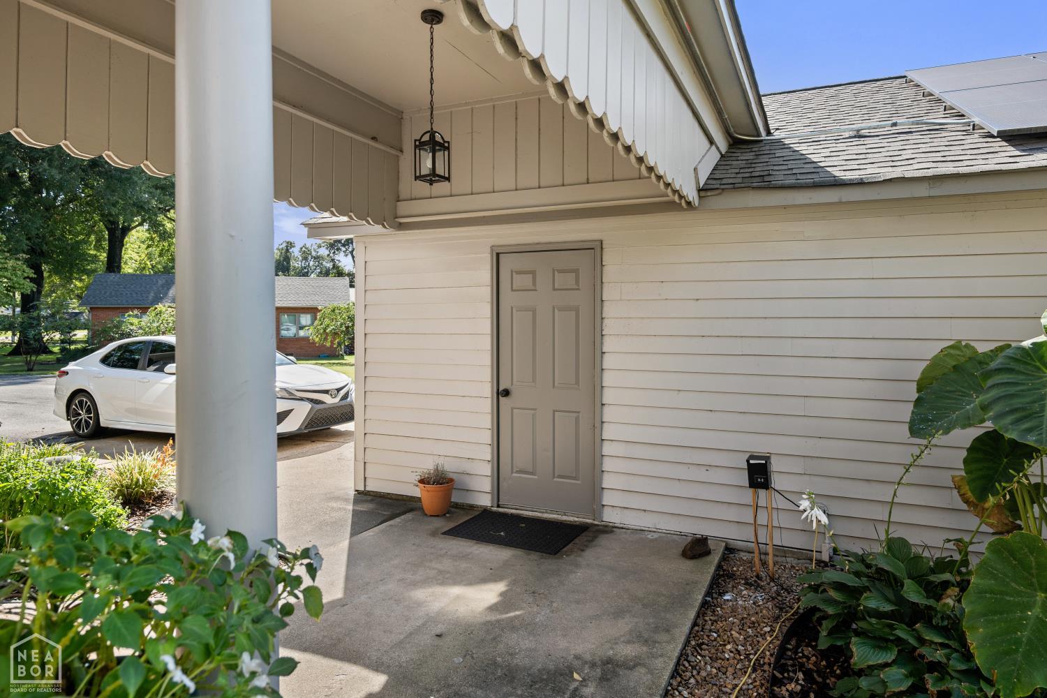 201 W Montgomery