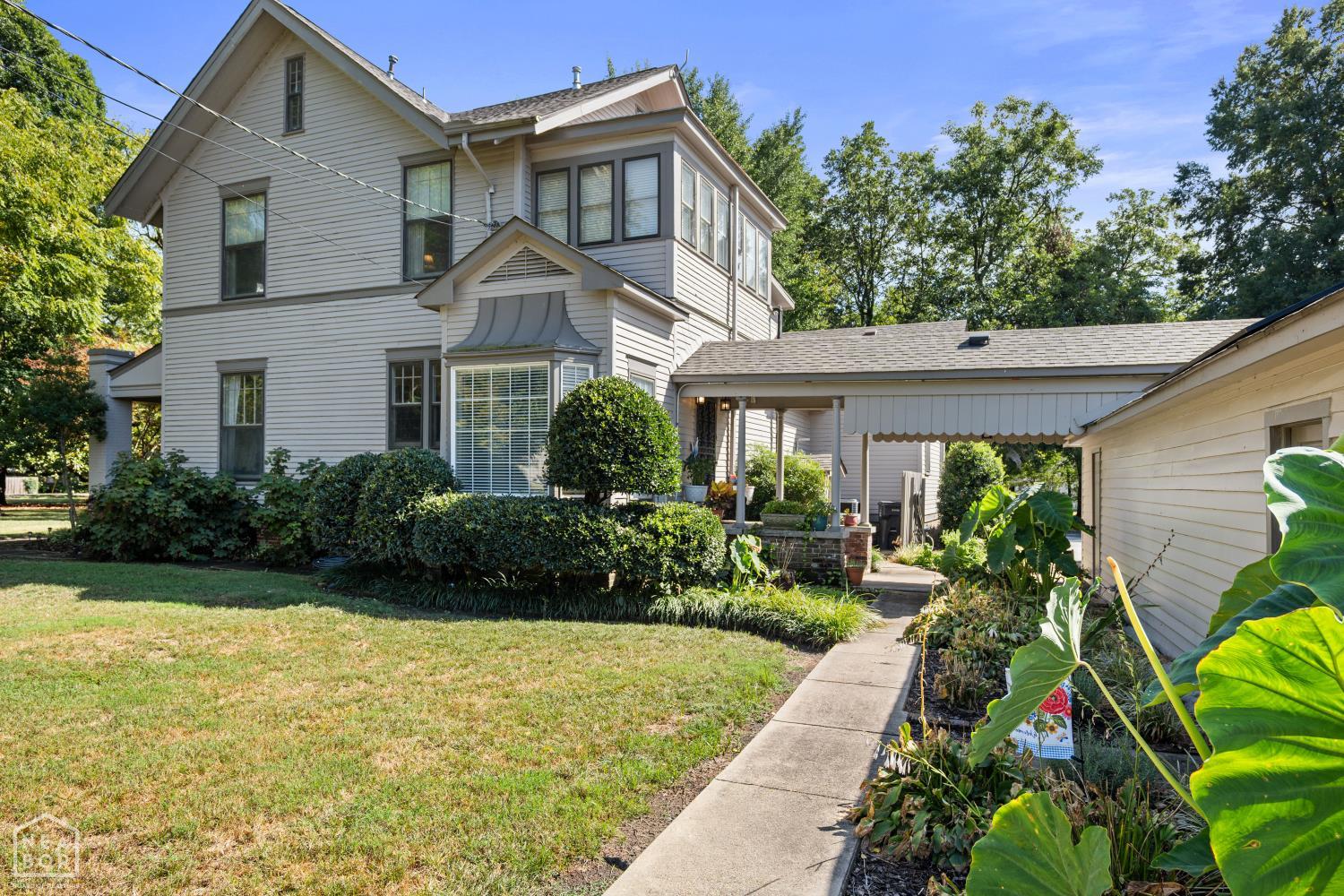 201 W Montgomery