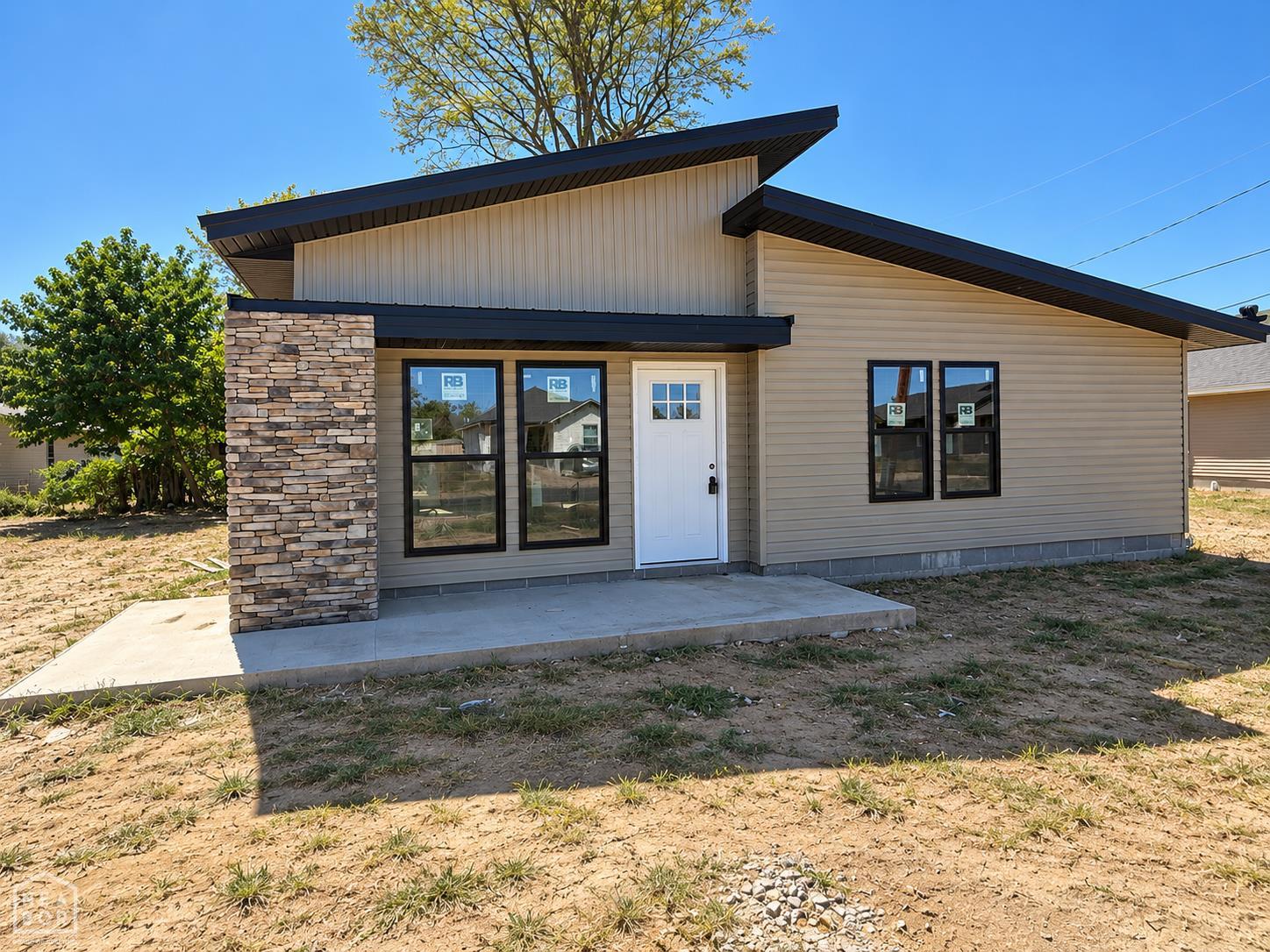 452 E Speedway