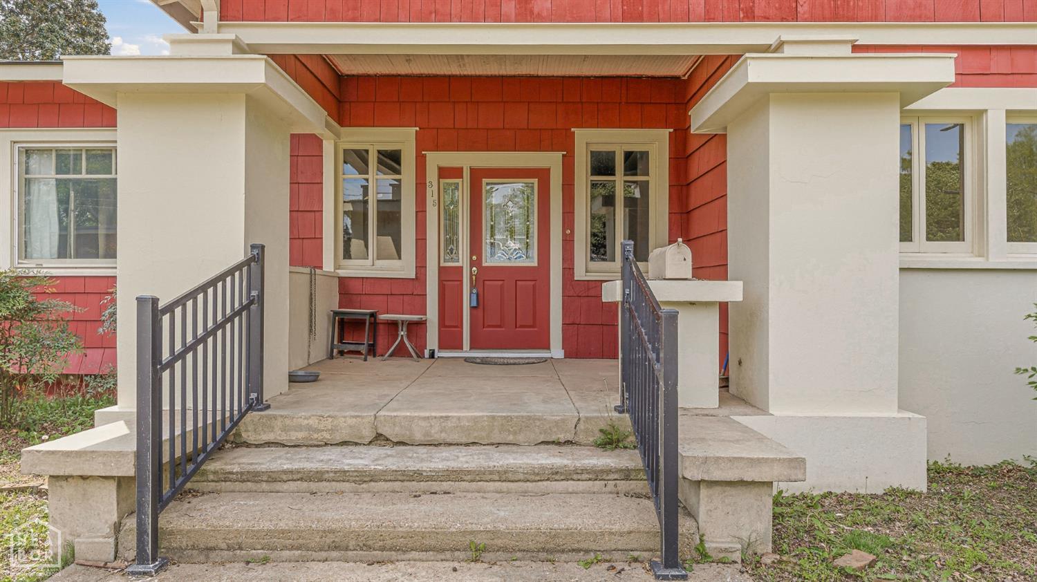 315 W Cherry Avenue